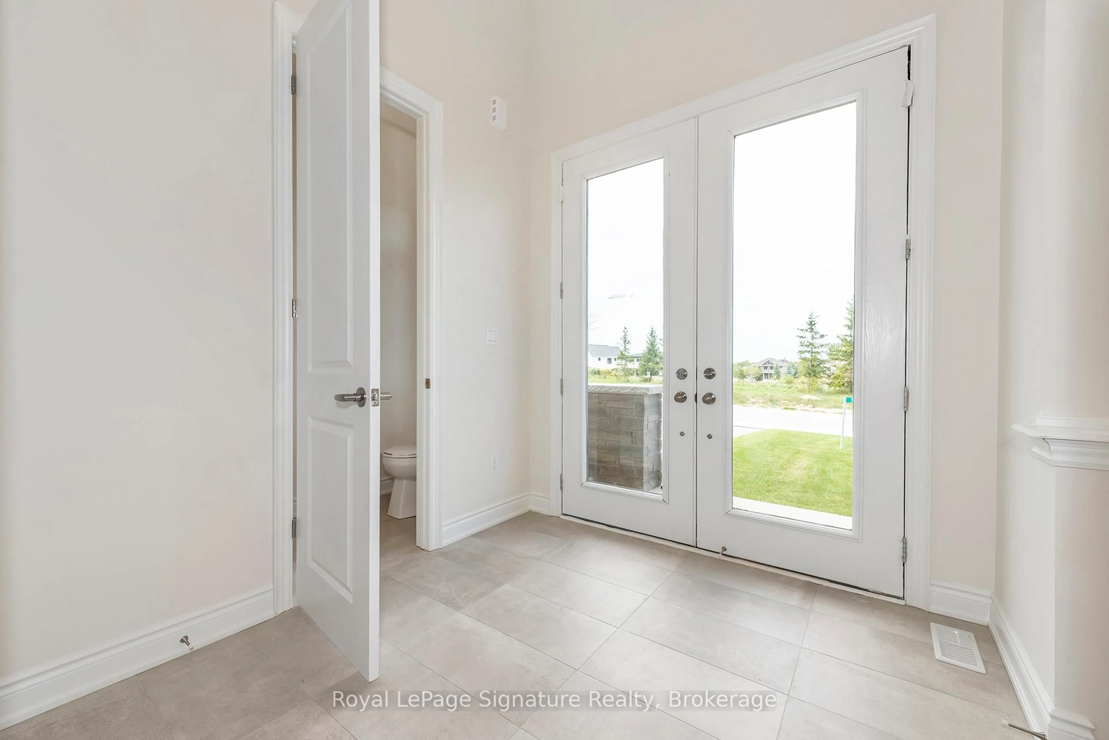 Indoor entryway for 116 Dorothy Dr, Blue Mountains Ontario N0H 1J0