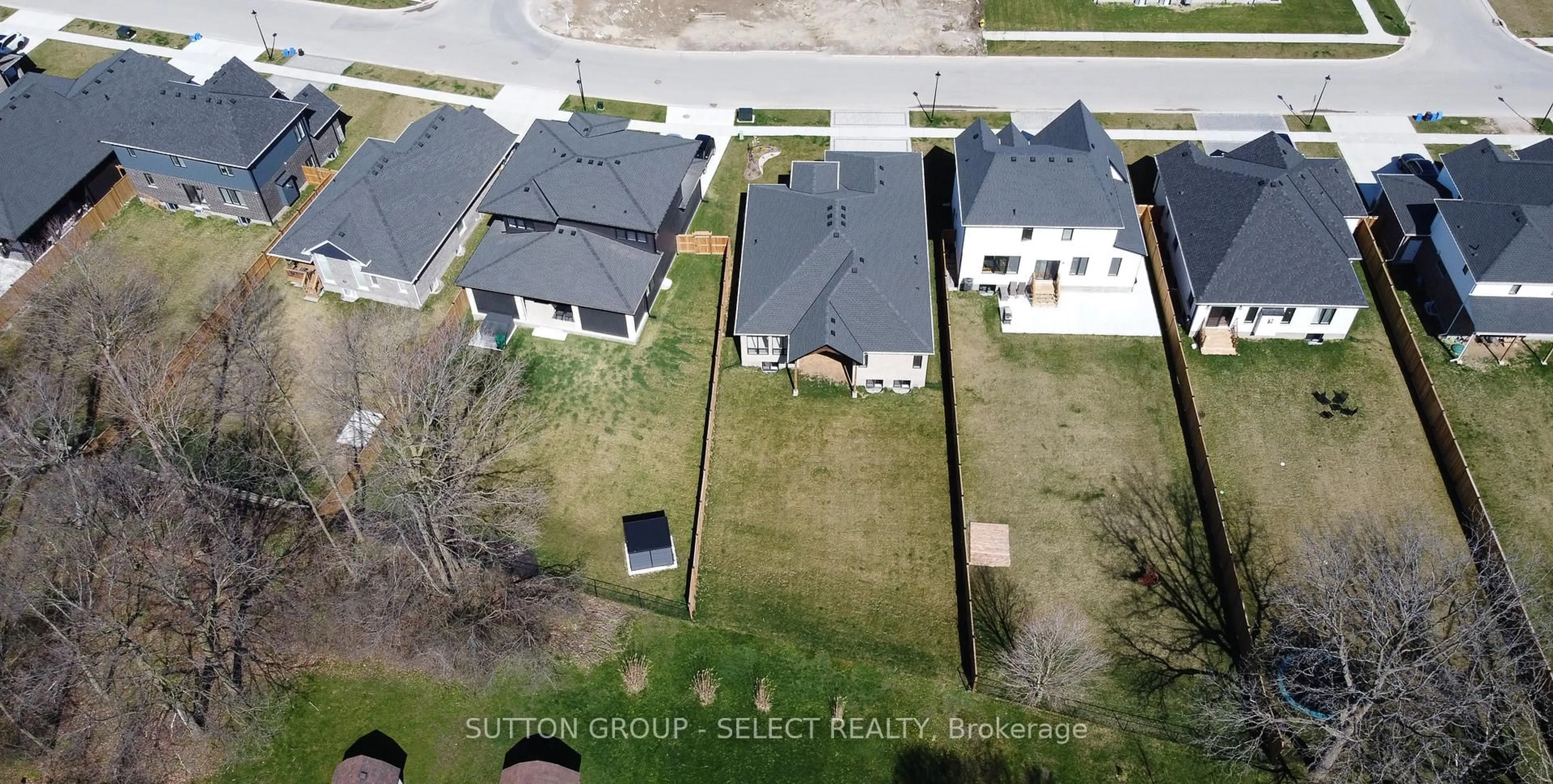 A pic from outside/outdoor area/front of a property/back of a property/a pic from drone, street for 99 Optimist Dr, Southwold Ontario N5P 0G4