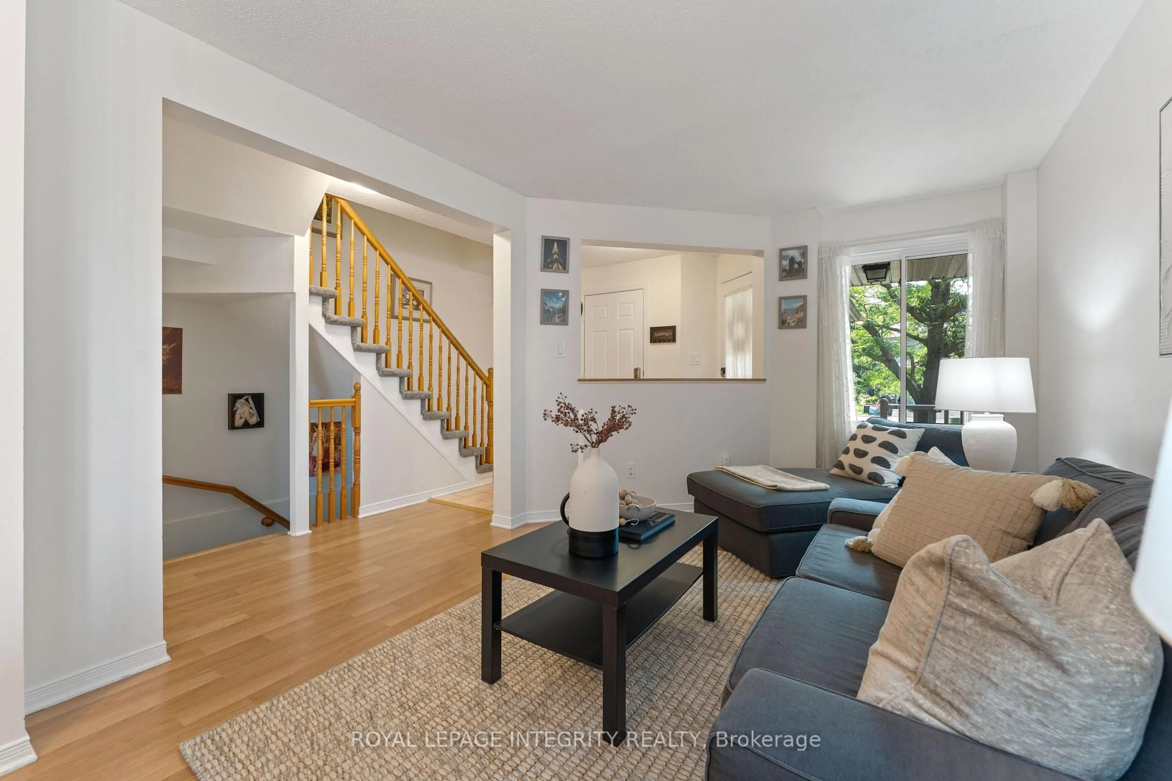 Living room with furniture, unknown for 11 Baton Crt, Kanata Ontario K2L 4C8