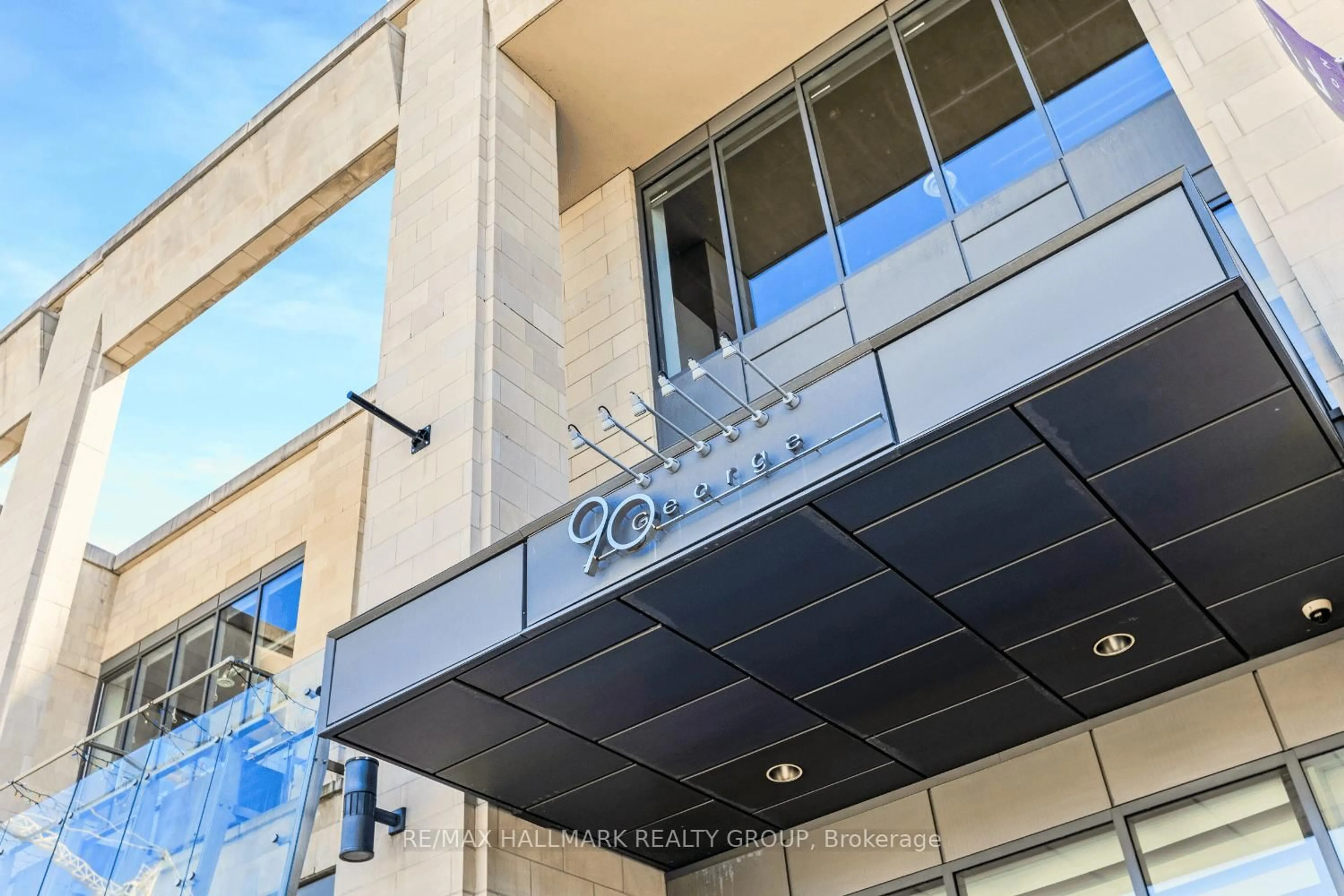 Indoor foyer for 90 George St #1404, Ottawa Ontario K1N 0A8