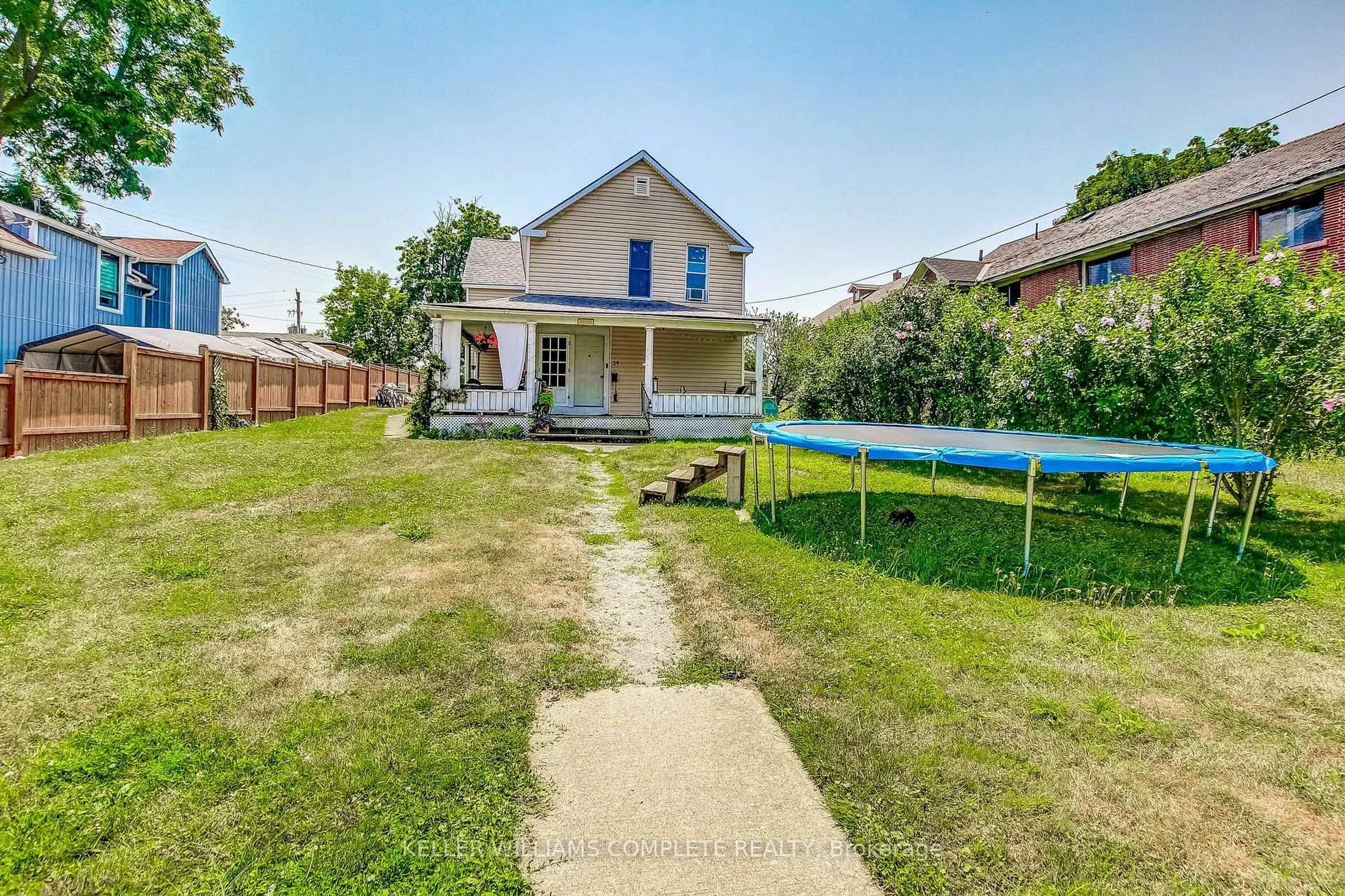 A pic from outside/outdoor area/front of a property/back of a property/a pic from drone, street for 34 Forsythe St, Fort Erie Ontario L2A 1X2