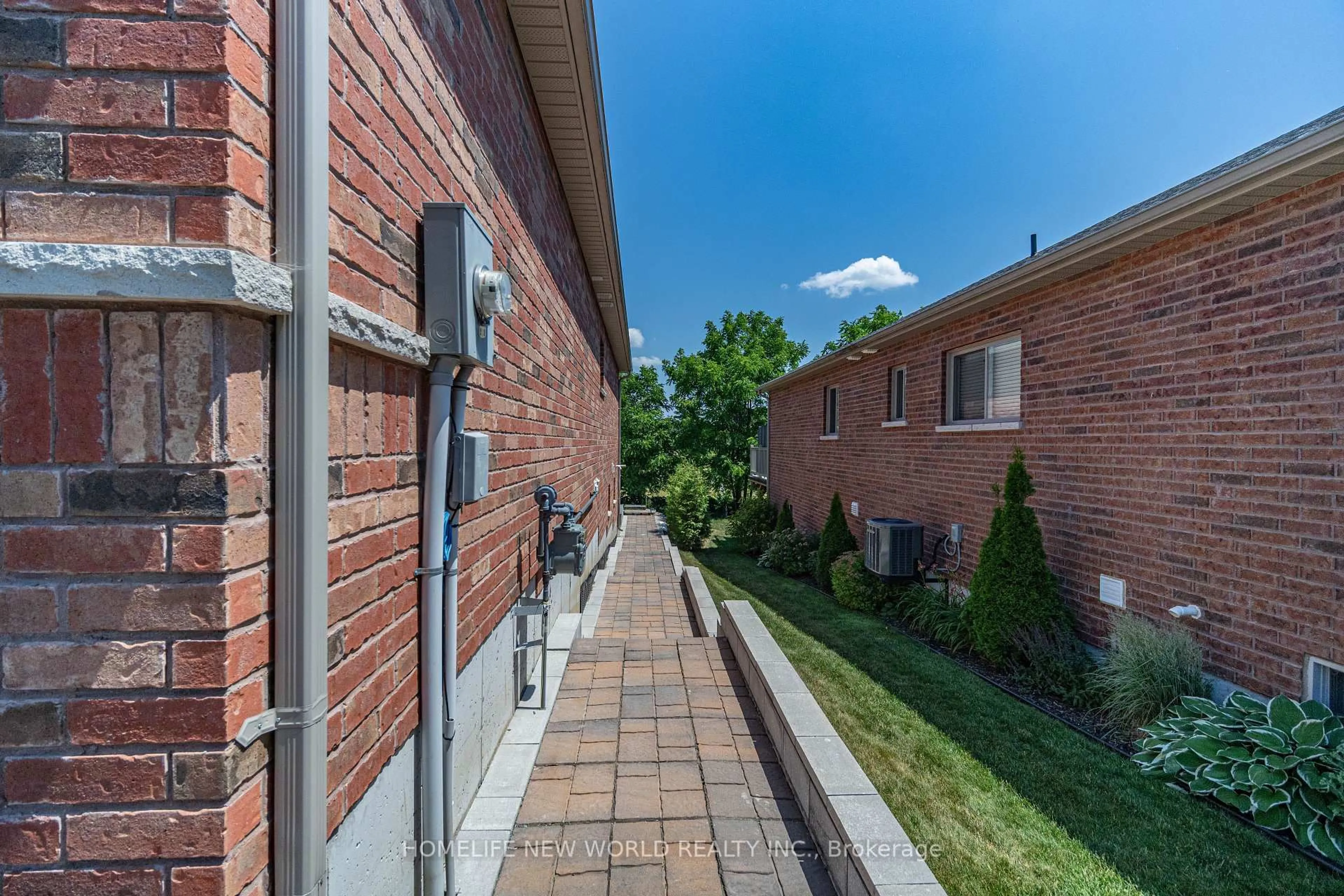 Patio, street for 17 Old Trafford Dr, Trent Hills Ontario K0L 1Y0