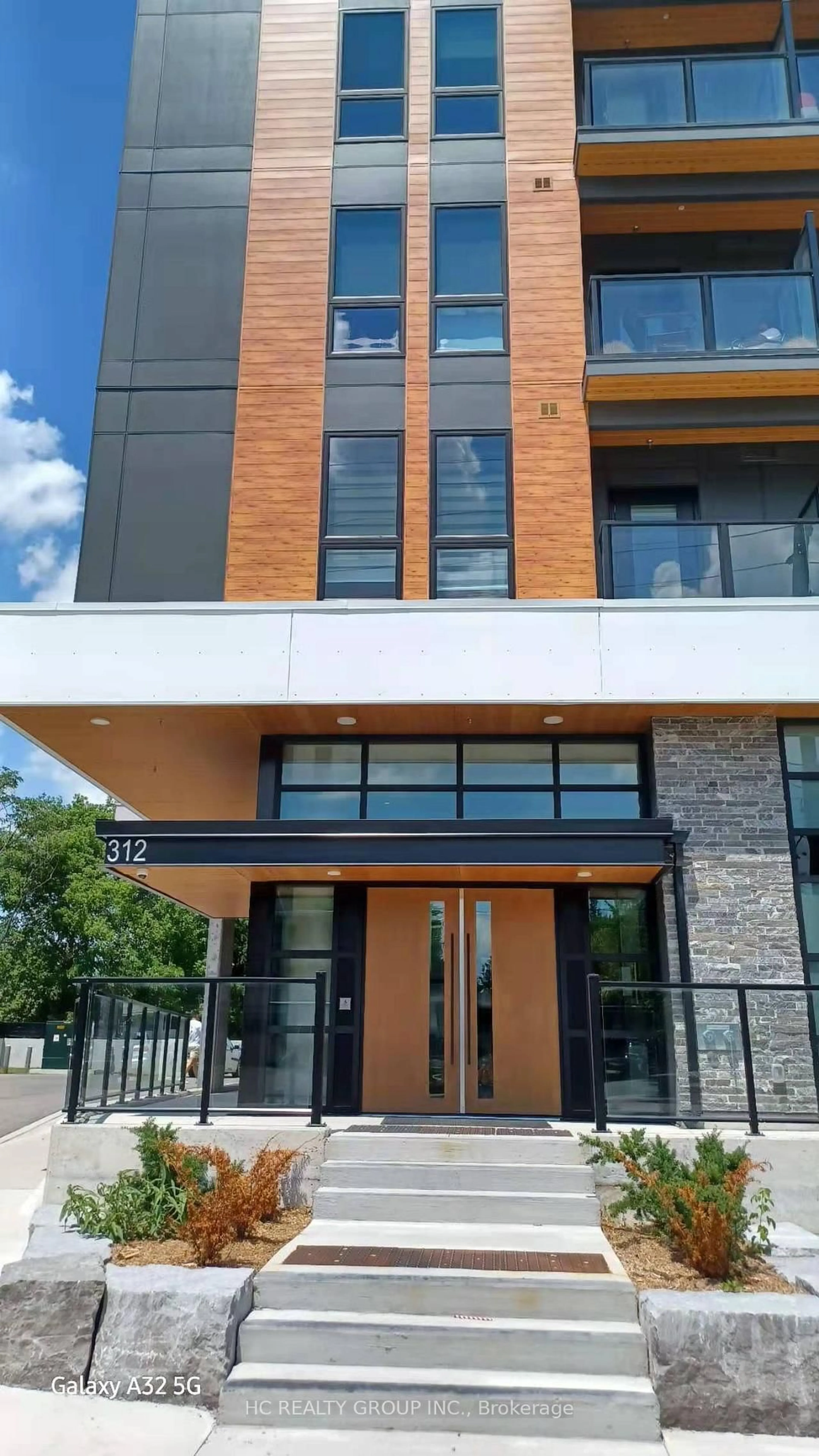 Home with brick exterior material, building for 312 ERB St #516, Waterloo Ontario N2L 1W3