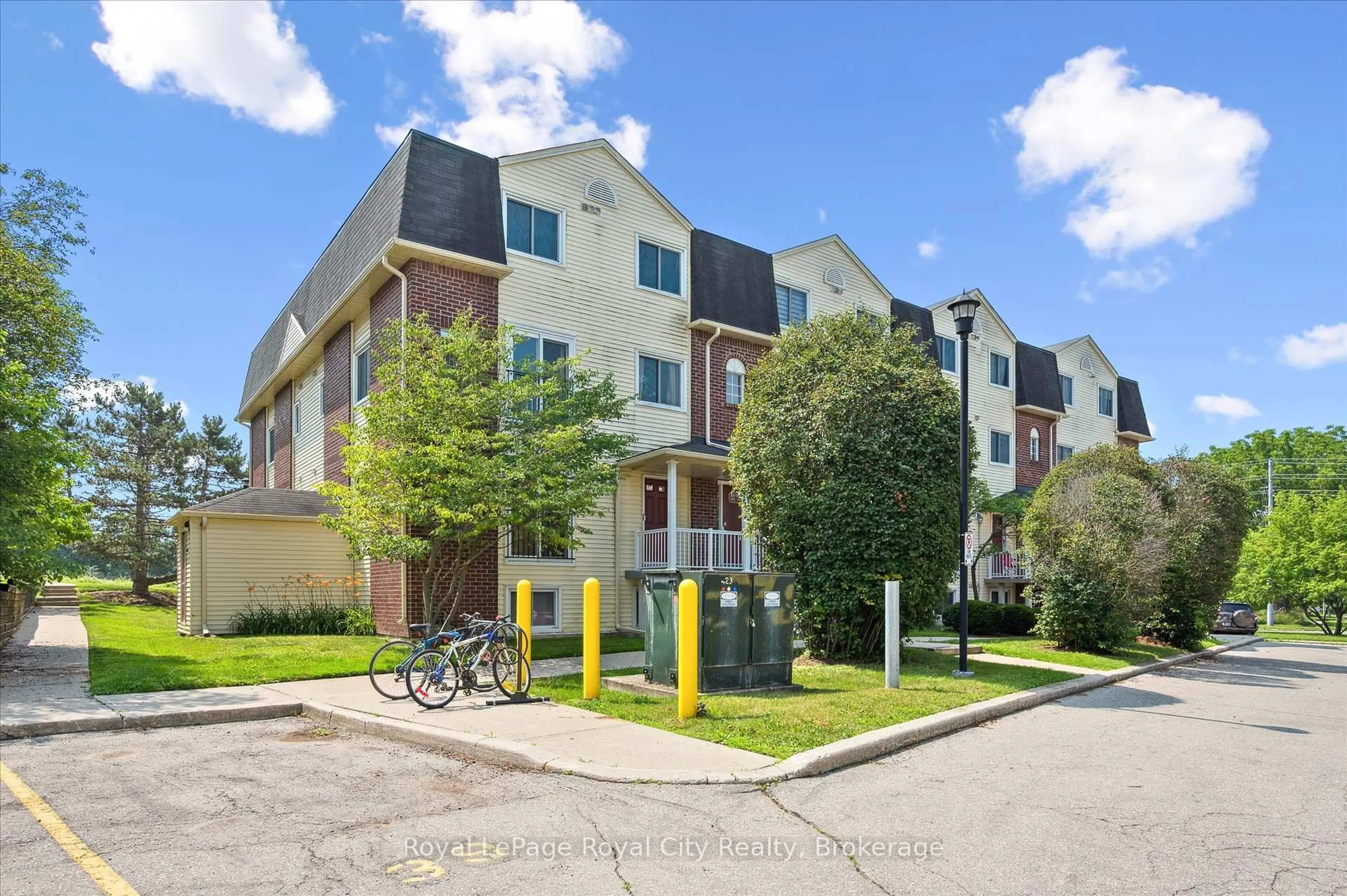 Patio, street for 458 Janefield Ave #225, Guelph Ontario N1G 4R8
