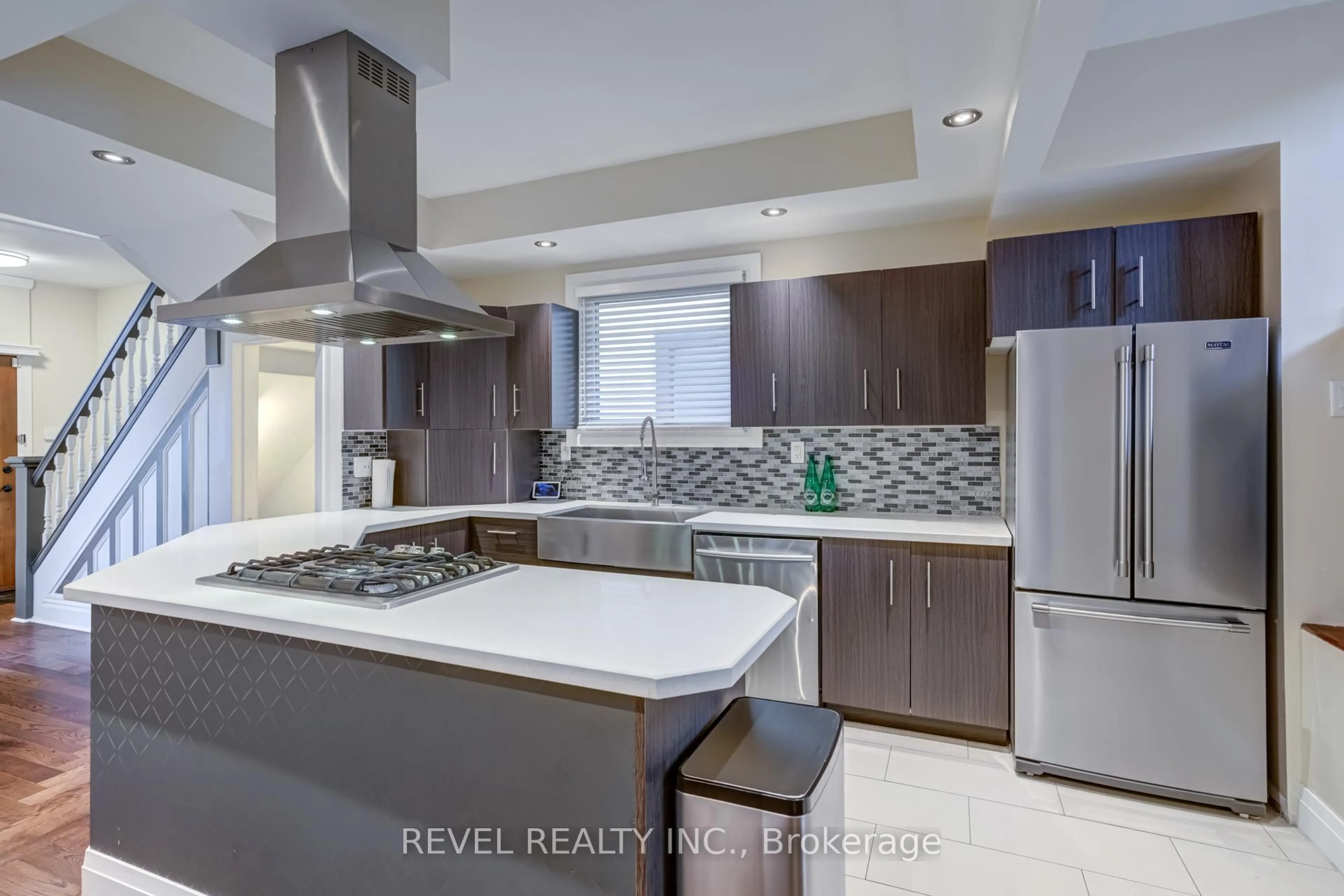 Open concept kitchen, ceramic/tile floor for 140 Sanford Ave, Hamilton Ontario L8L 5Z5