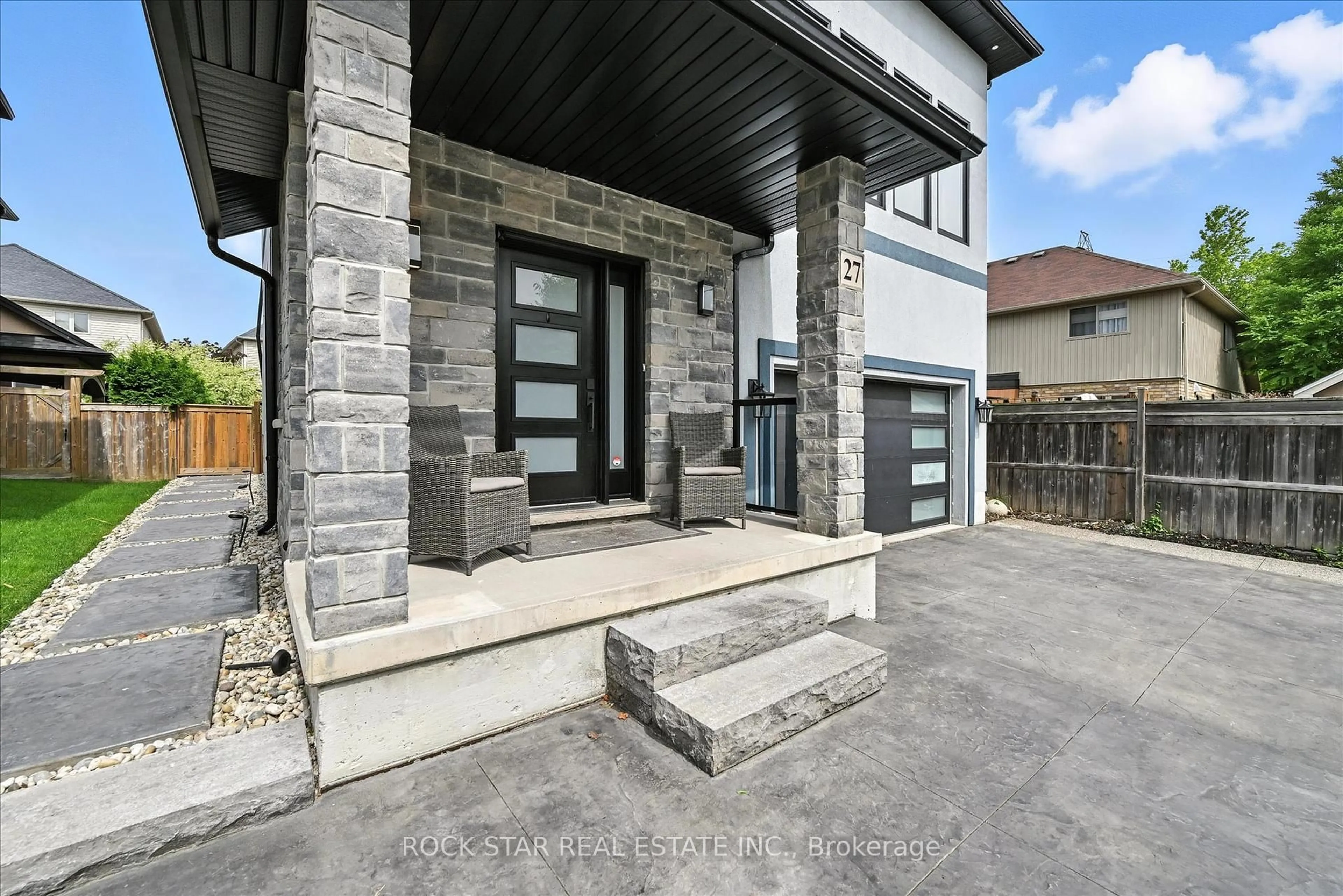 Unknown for 27 Blackburn Lane, Hamilton Ontario L0R 1W0
