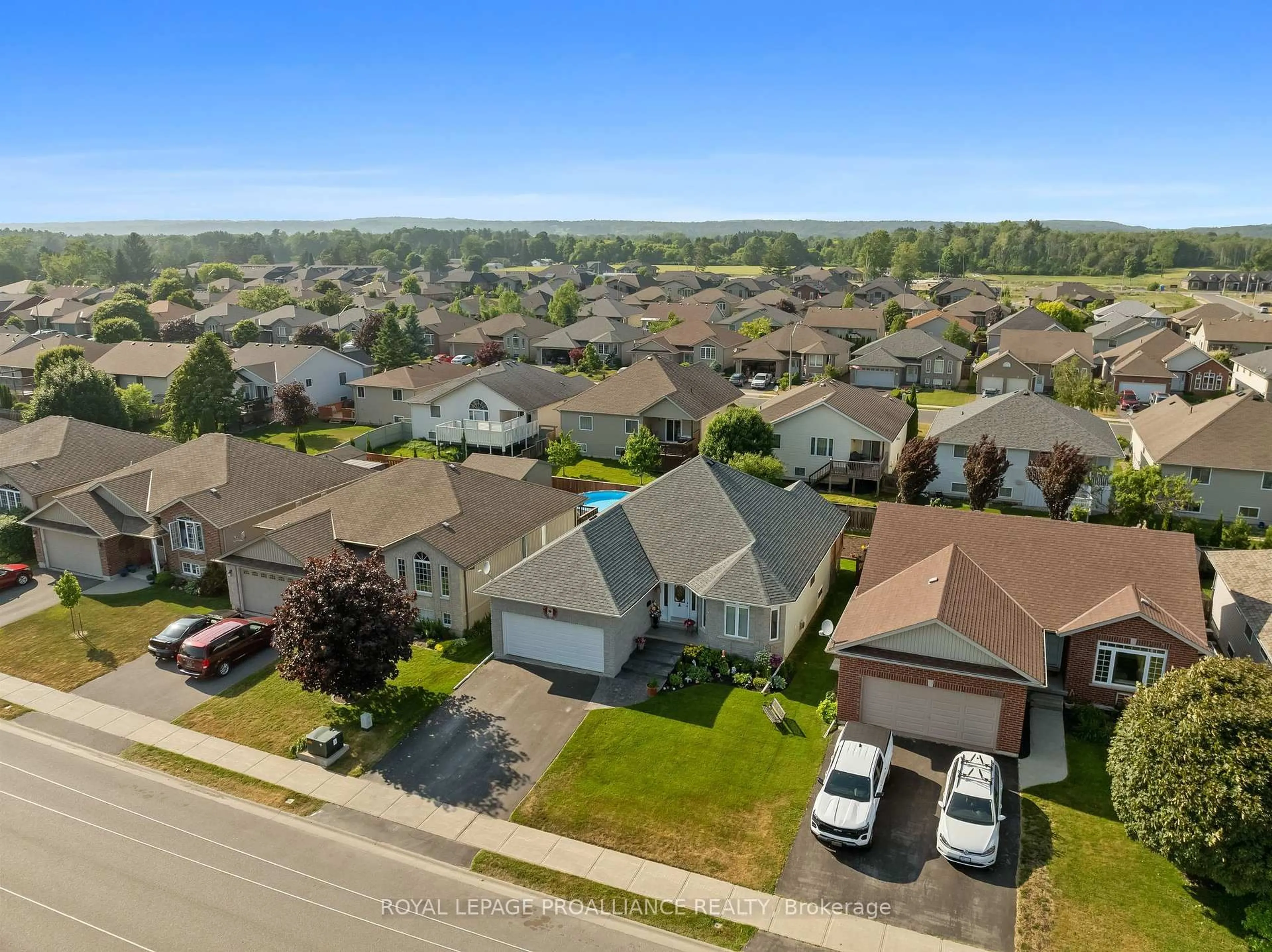A pic from outside/outdoor area/front of a property/back of a property/a pic from drone, street for 254 Raglan St, Brighton Ontario K0K 1H0