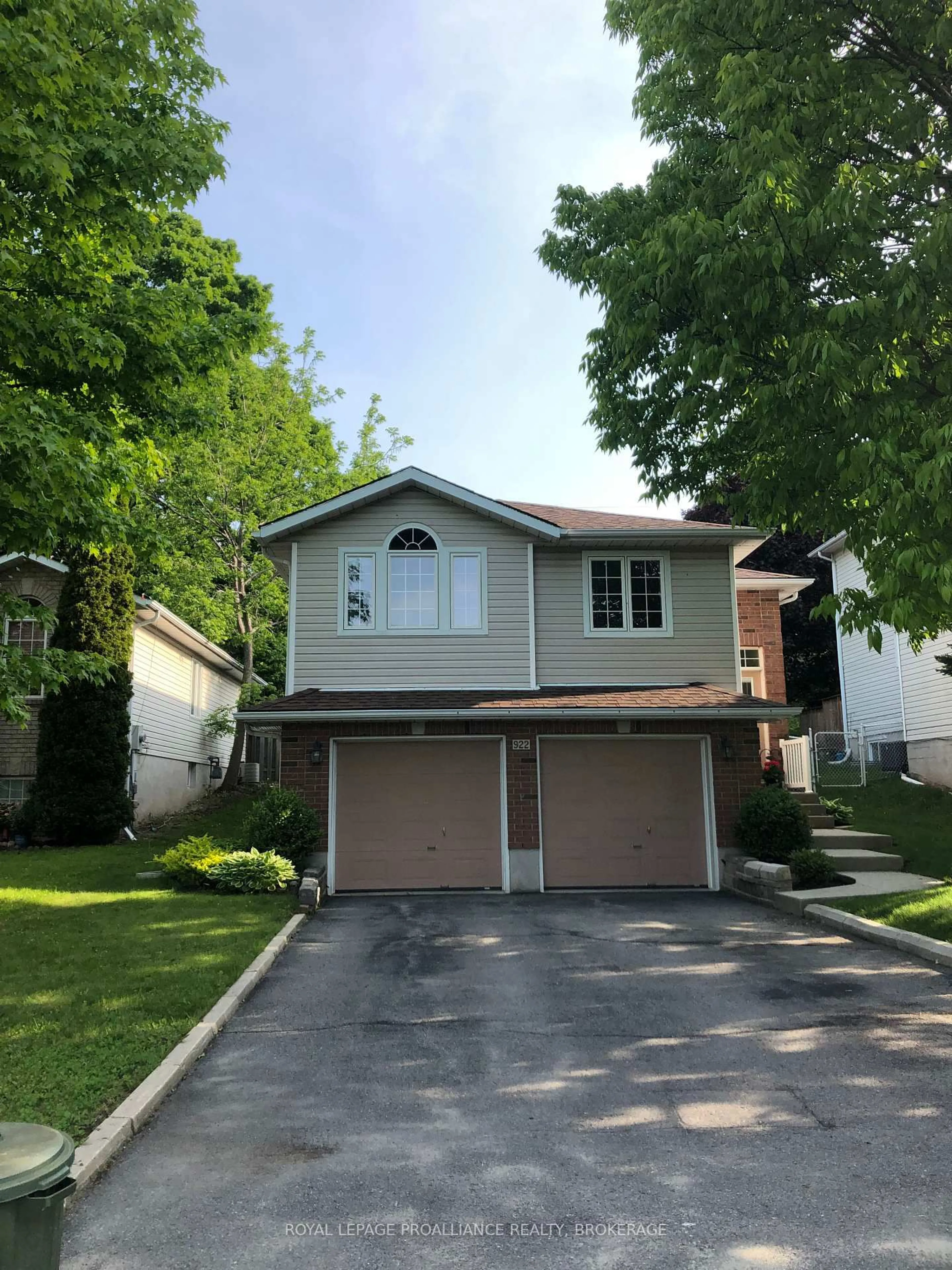 Home with vinyl exterior material, street for 922 Lombardy St, Kingston Ontario K7M 9C2