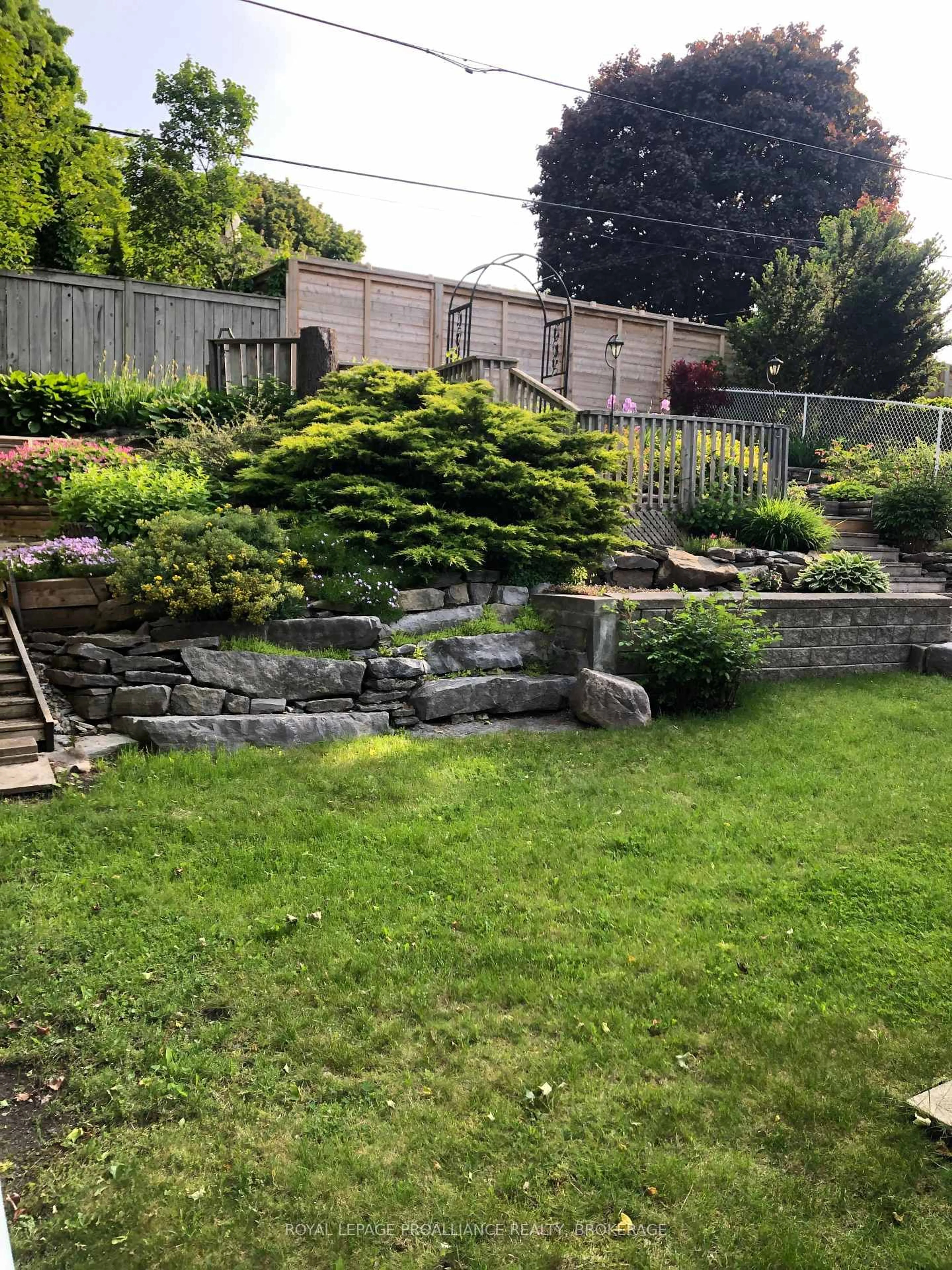 Patio, street for 922 Lombardy St, Kingston Ontario K7M 9C2