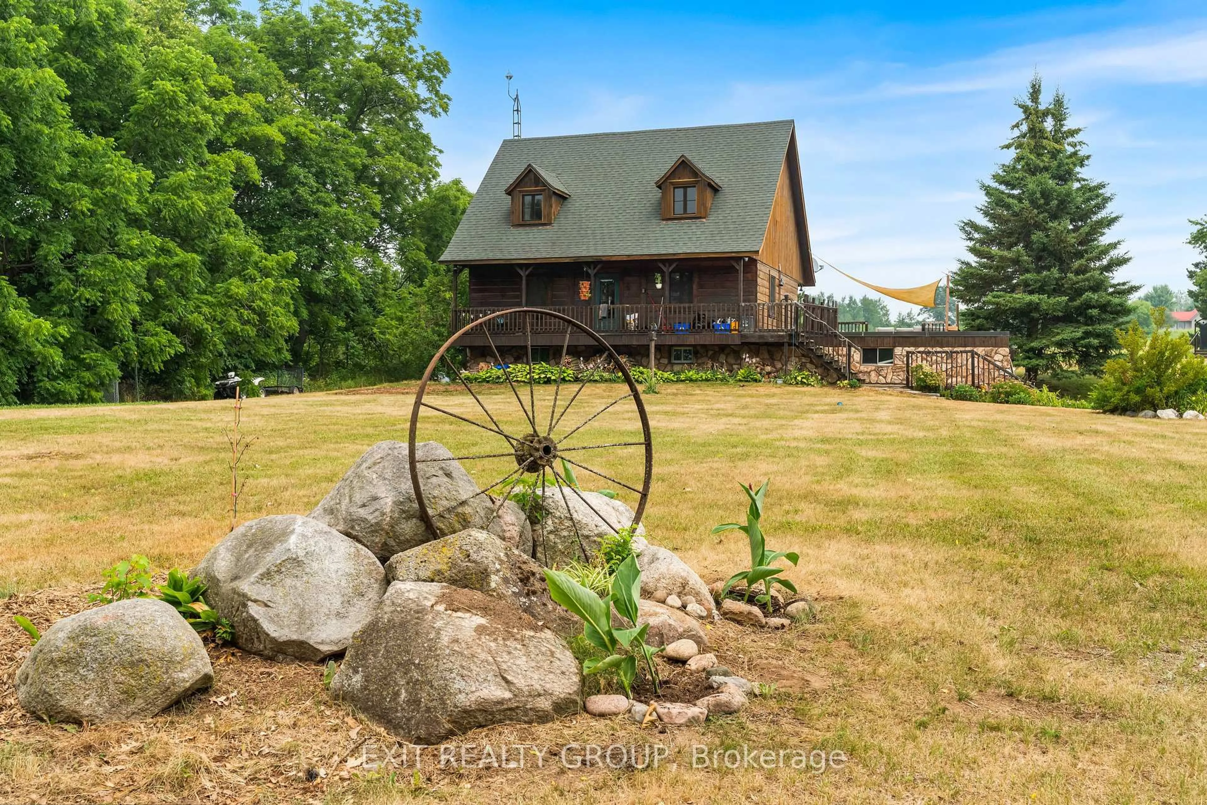 A pic from outside/outdoor area/front of a property/back of a property/a pic from drone, mountain view for 190 Golf Course Rd, Stirling Ontario K0K 3E0