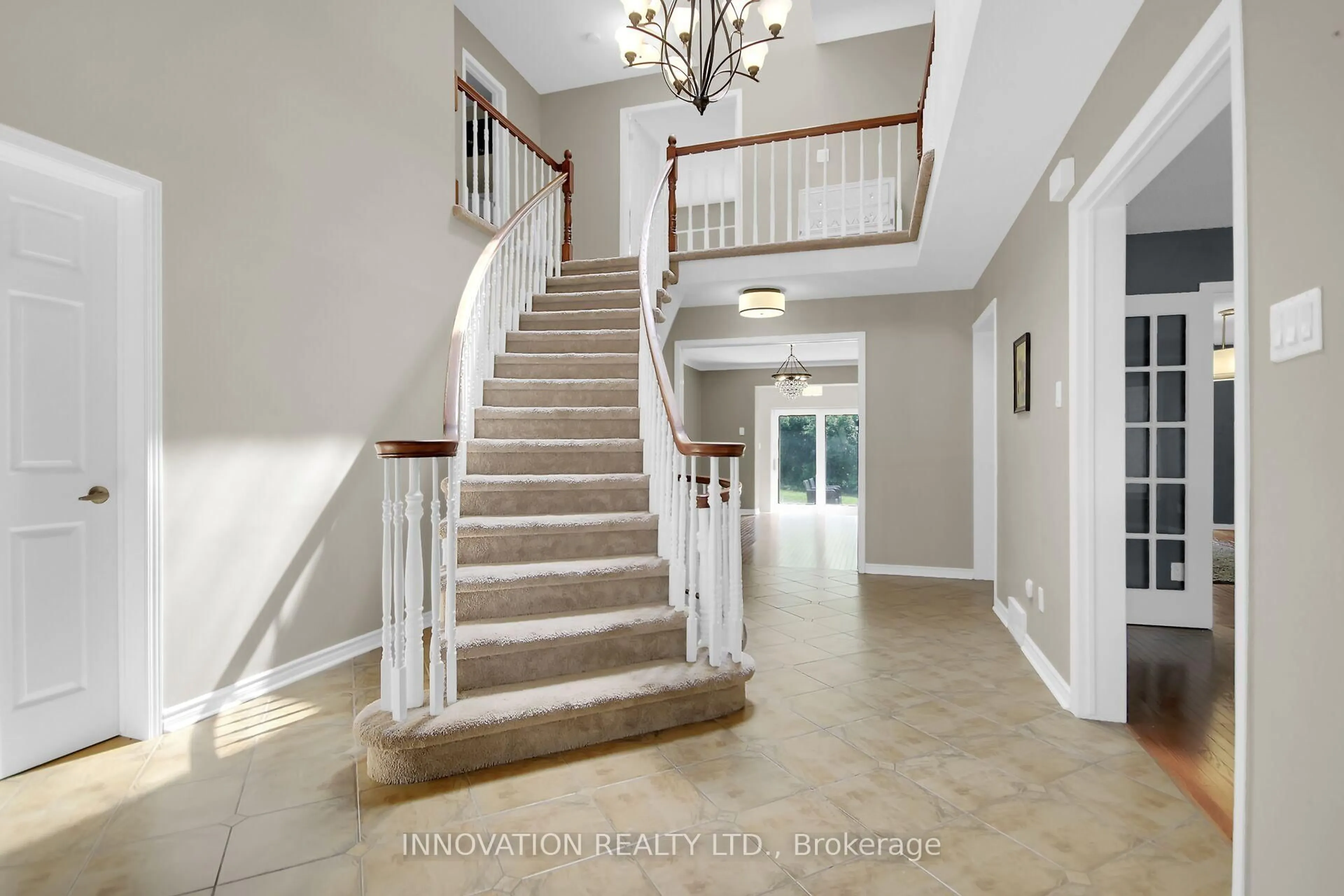 Indoor foyer for 13 Ratan Crt, Ottawa Ontario K1V 0B2