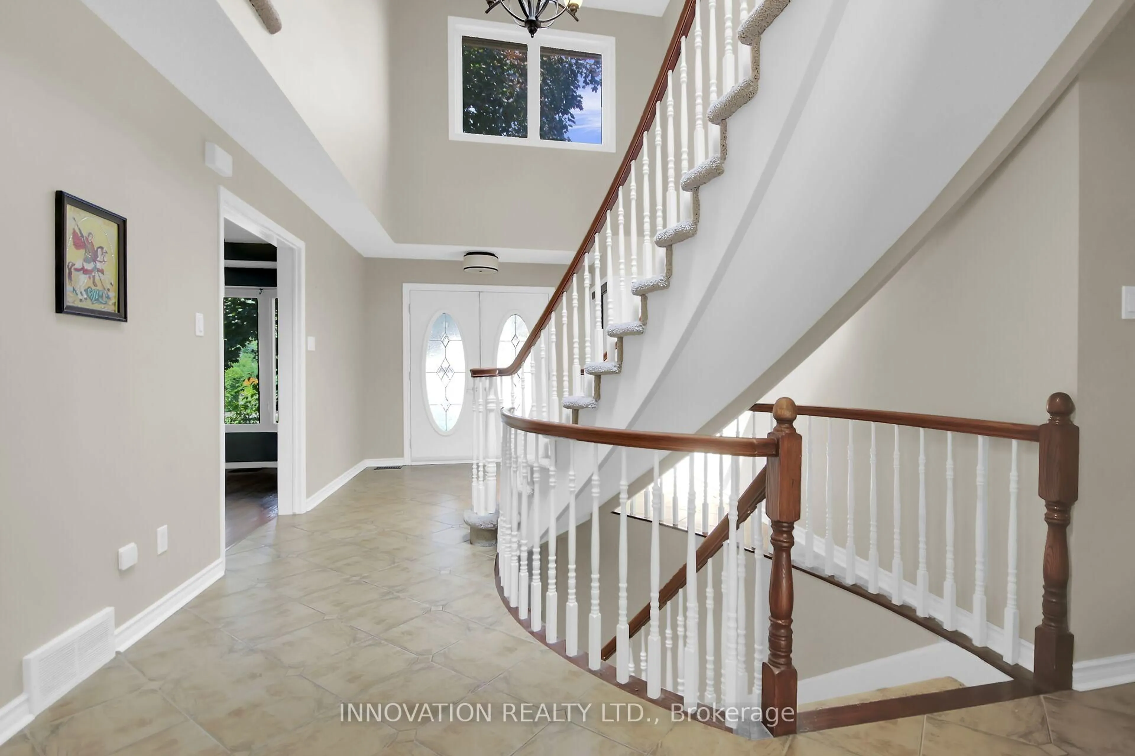 Indoor entryway for 13 Ratan Crt, Ottawa Ontario K1V 0B2