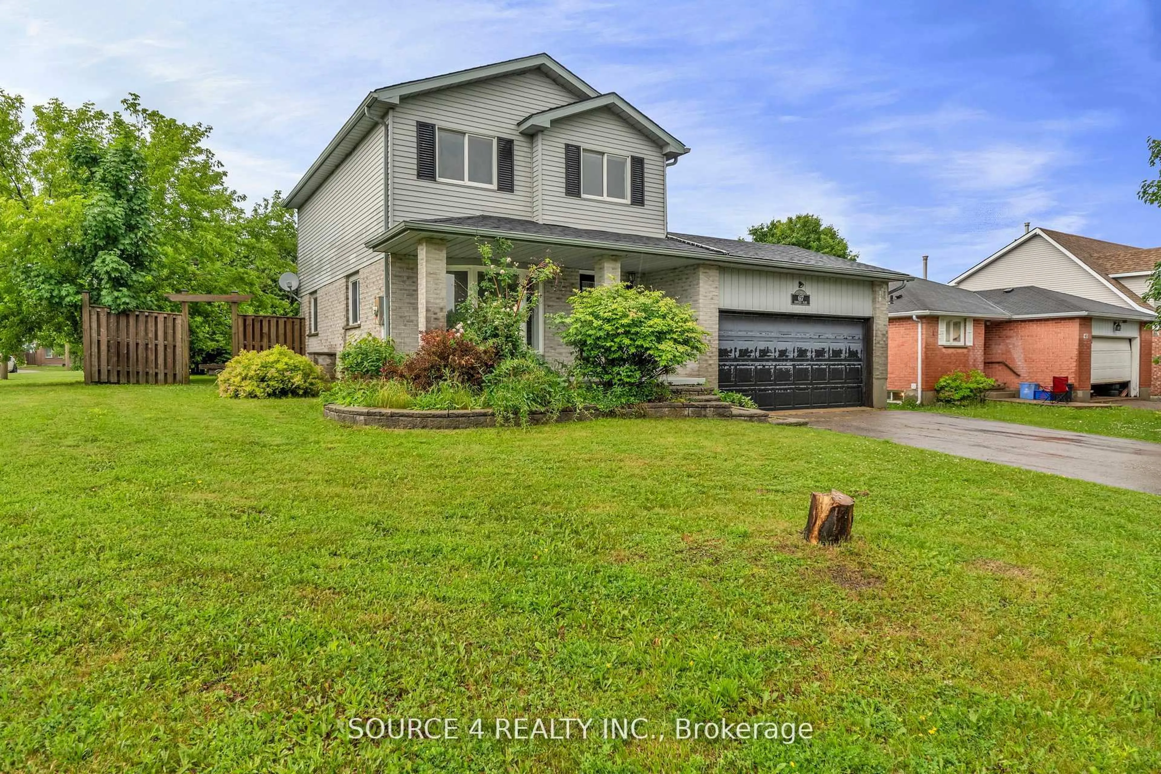 A pic from outside/outdoor area/front of a property/back of a property/a pic from drone, street for 617 Canfield Pl, Shelburne Ontario L9V 3A5