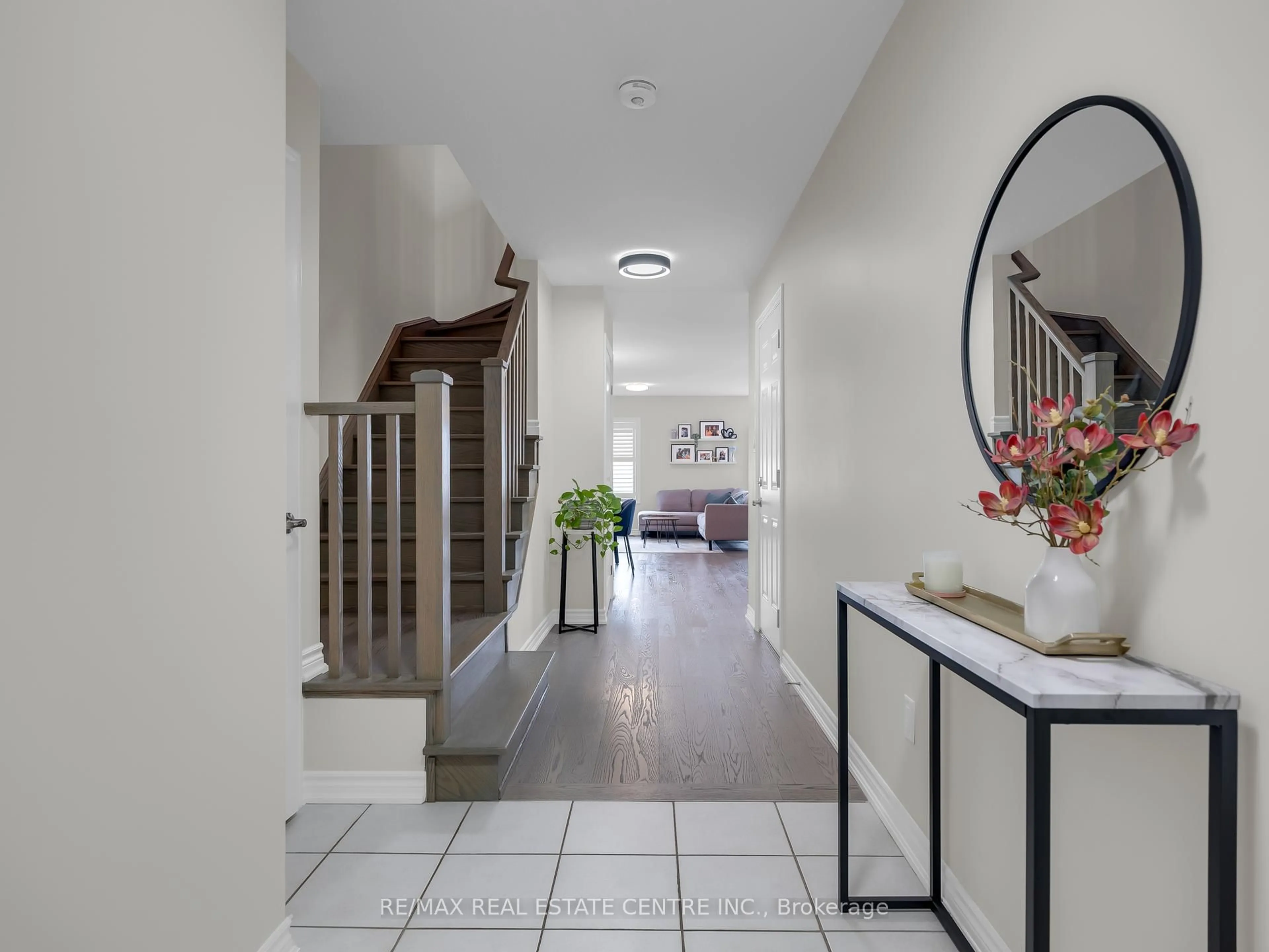 Indoor foyer for 99 Penny Lane, Hamilton Ontario L8J 0E3