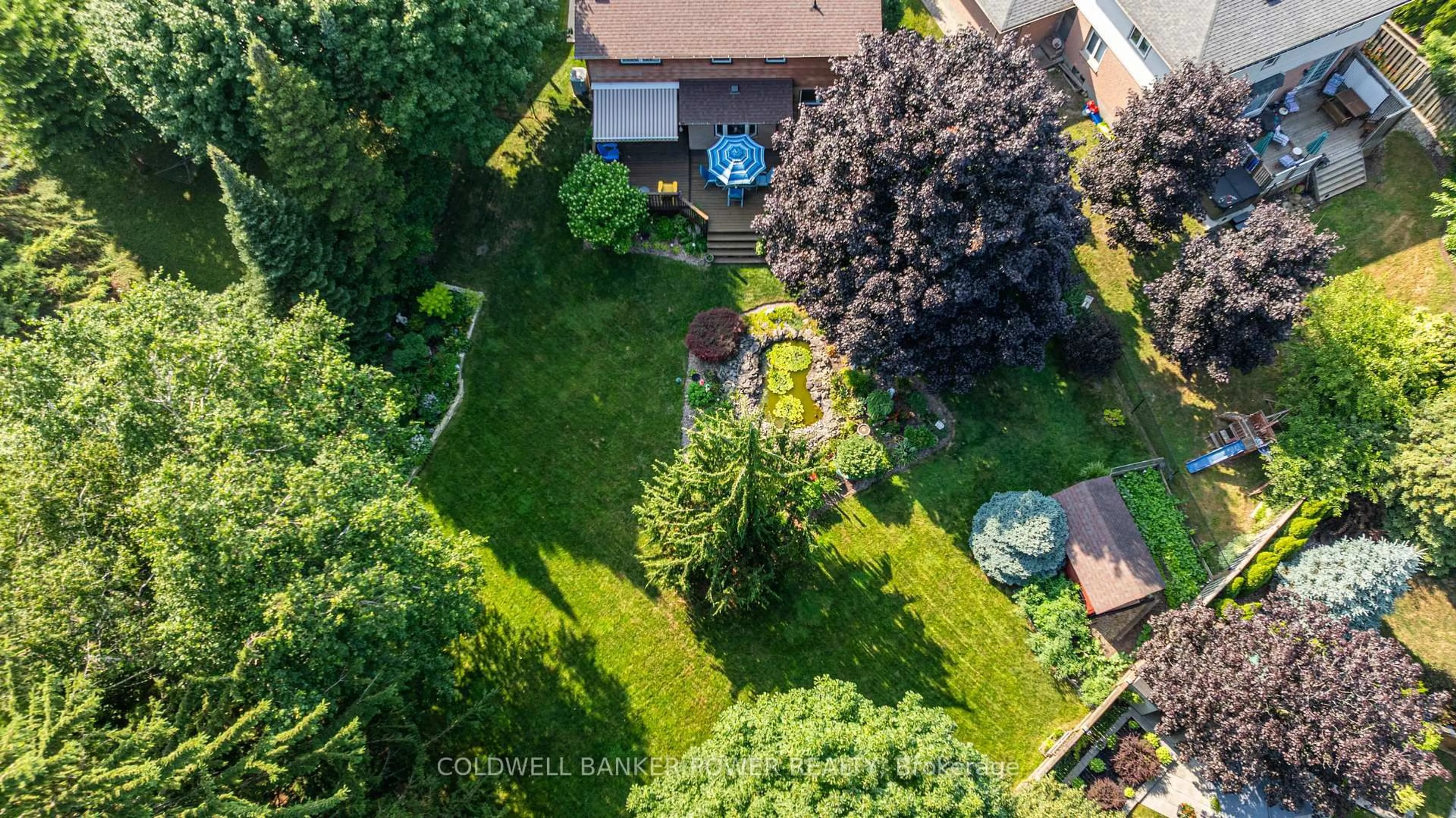 A pic from outside/outdoor area/front of a property/back of a property/a pic from drone, street for 317 Astoria Crt, London North Ontario N6G 3Z3