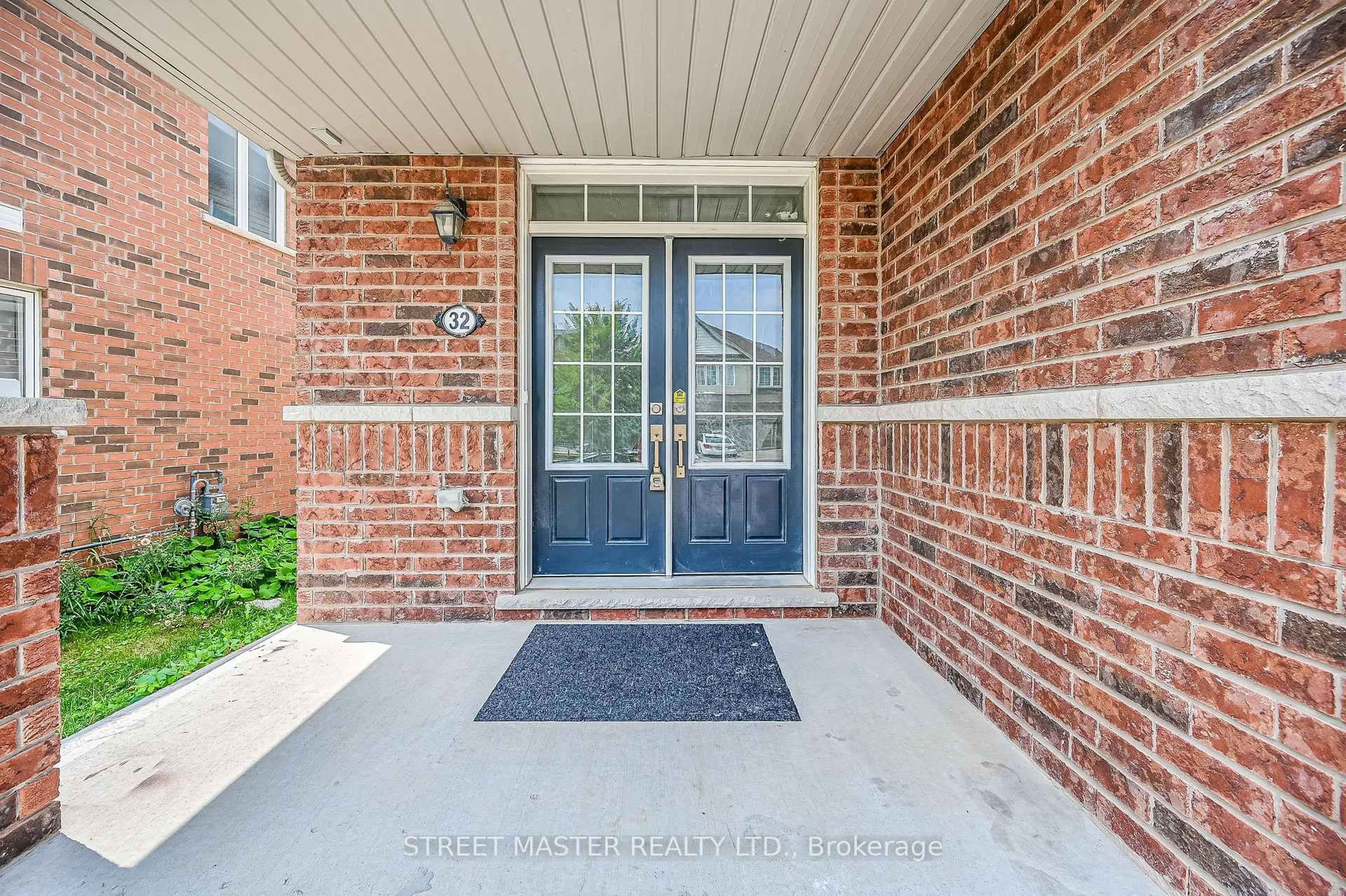 Indoor entryway for 32 Sinden Rd, Brantford Ontario N3T 0P8