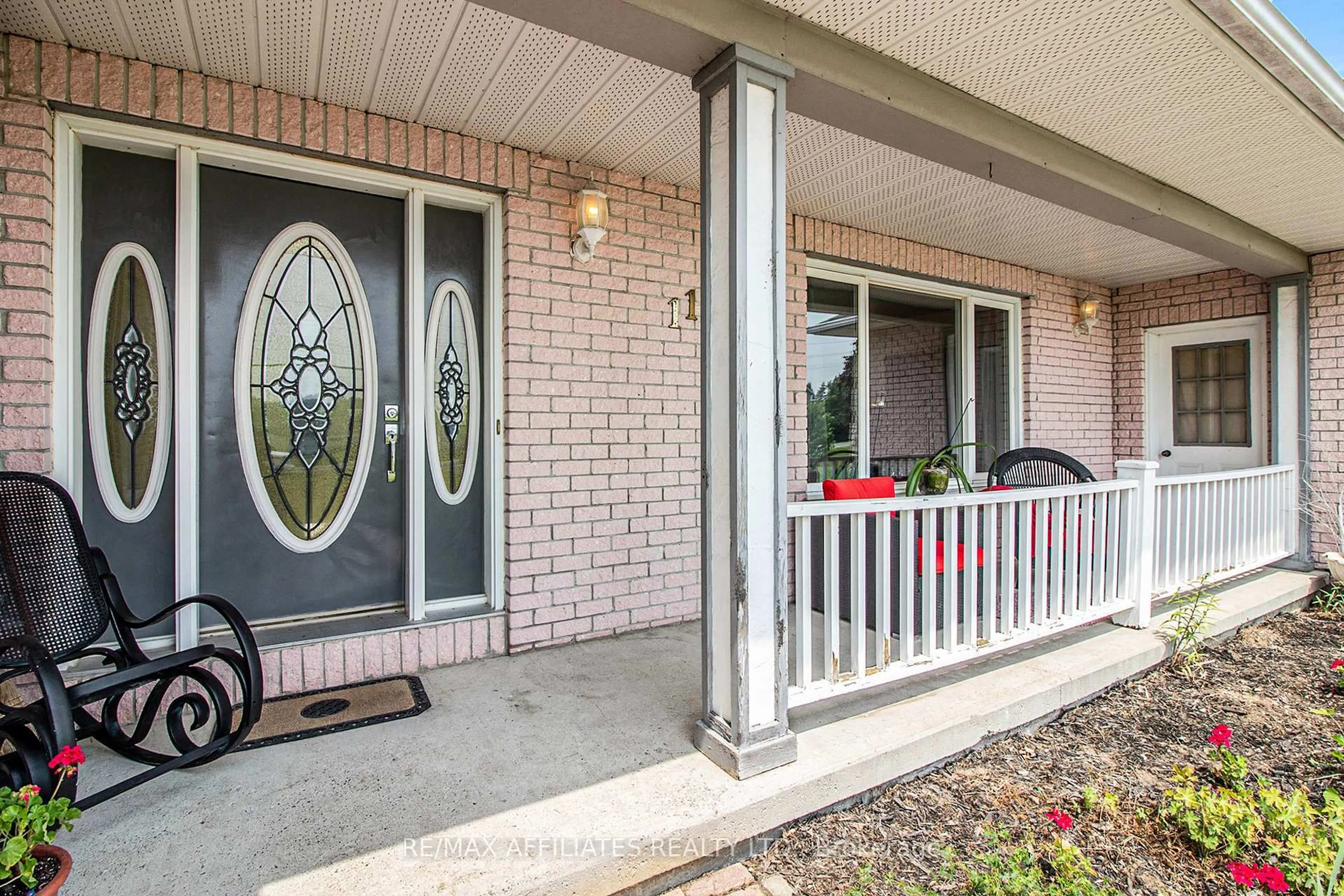 Indoor entryway for 1111 County 2 Rd, Alfred and Plantagenet Ontario K0B 1C0