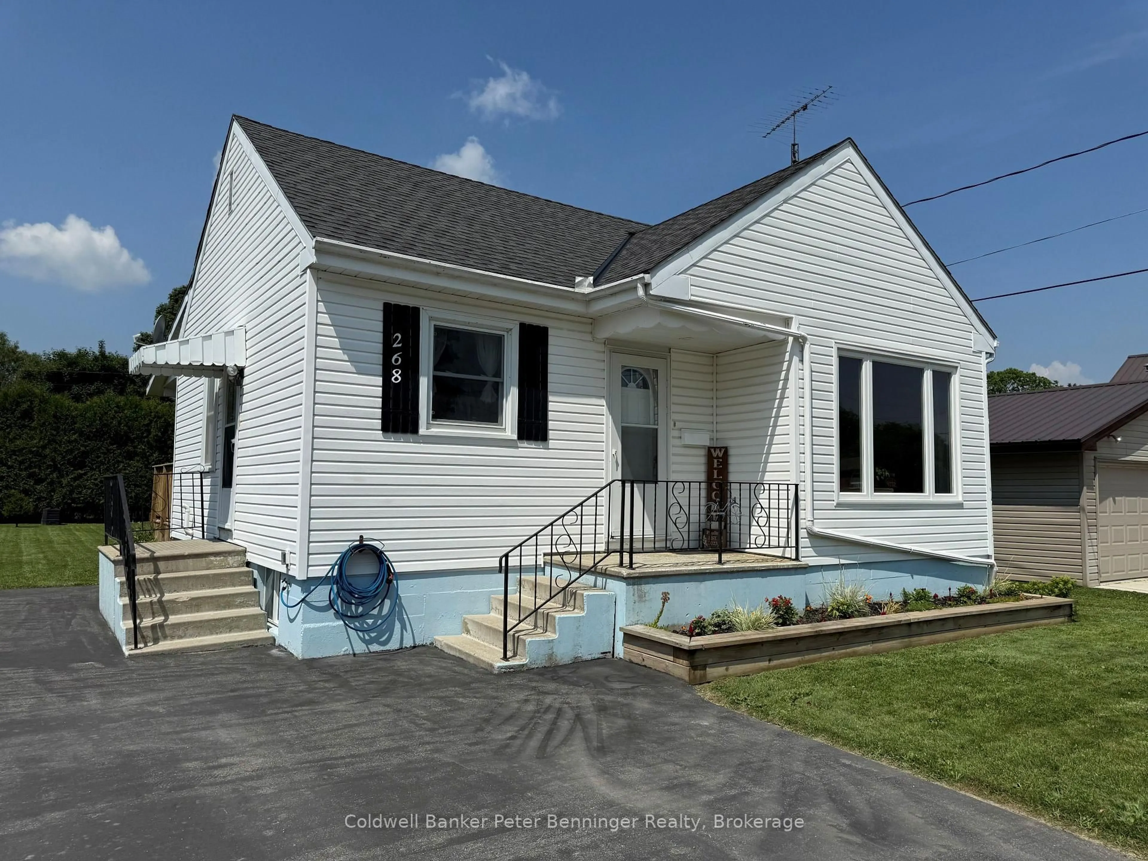 Home with vinyl exterior material, street for 268 3rd Ave, Arran-Elderslie Ontario N0G 1L0