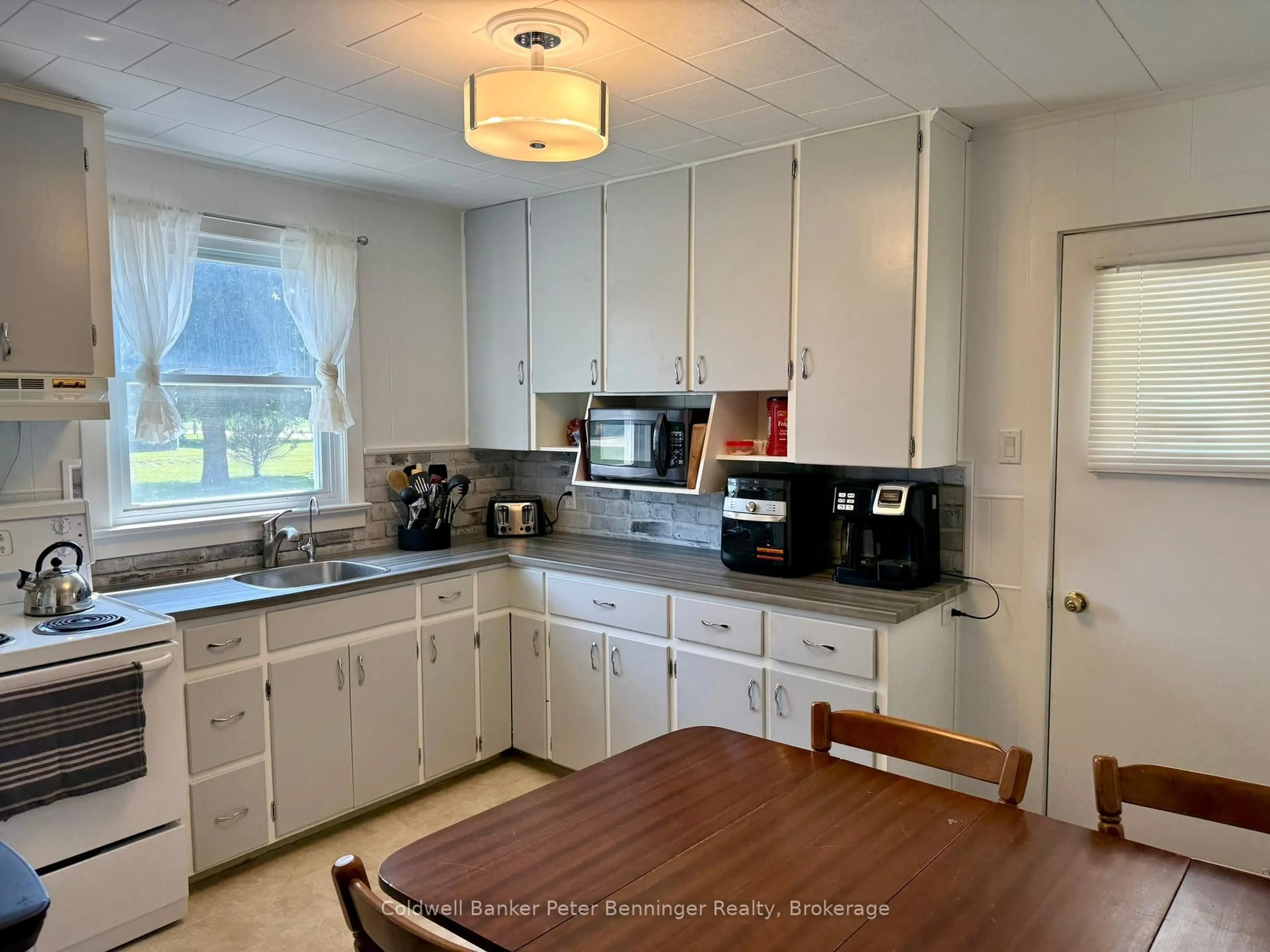 Standard kitchen, unknown for 268 3rd Ave, Arran-Elderslie Ontario N0G 1L0