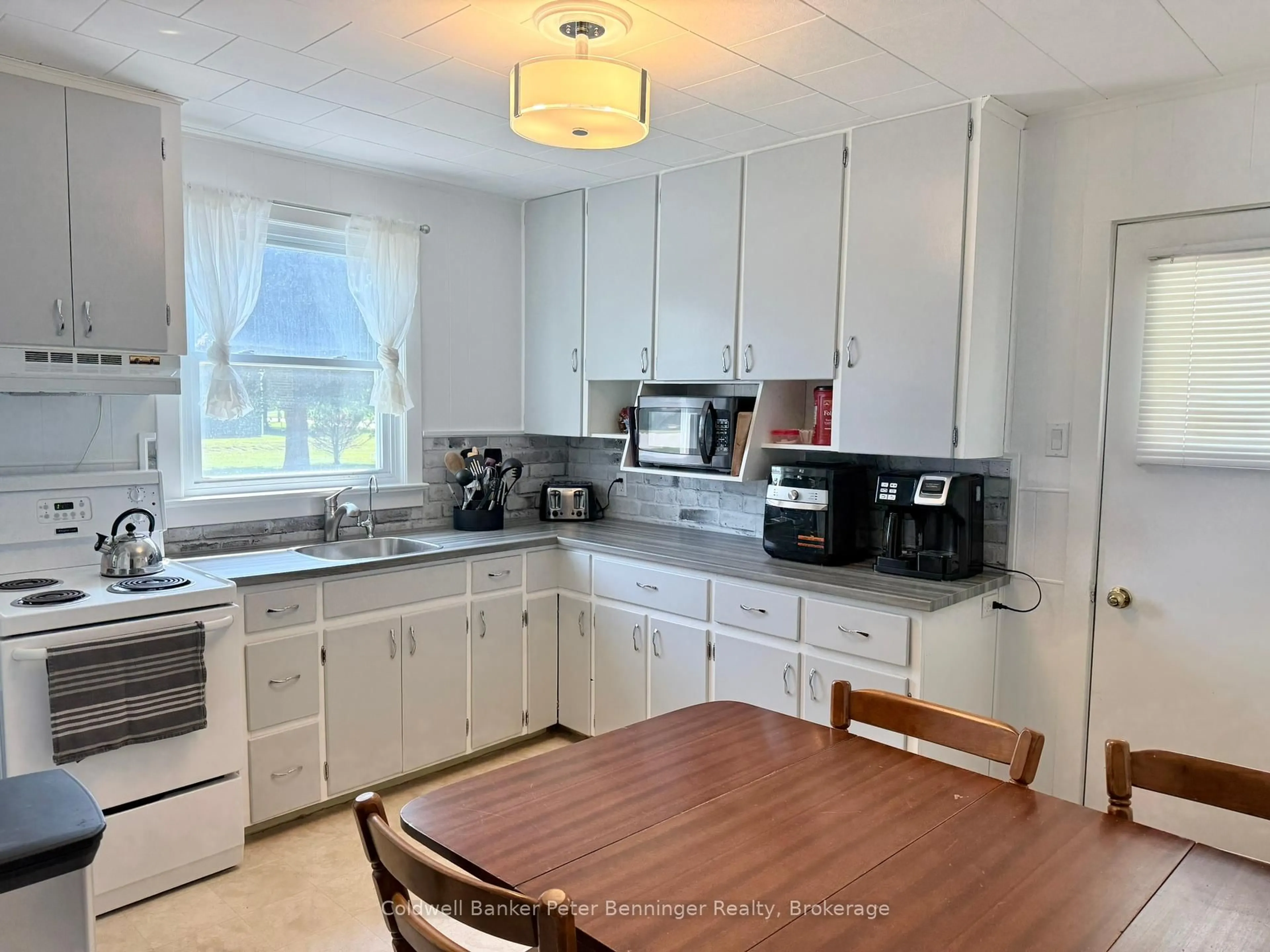 Standard kitchen, unknown for 268 3rd Ave, Arran-Elderslie Ontario N0G 1L0