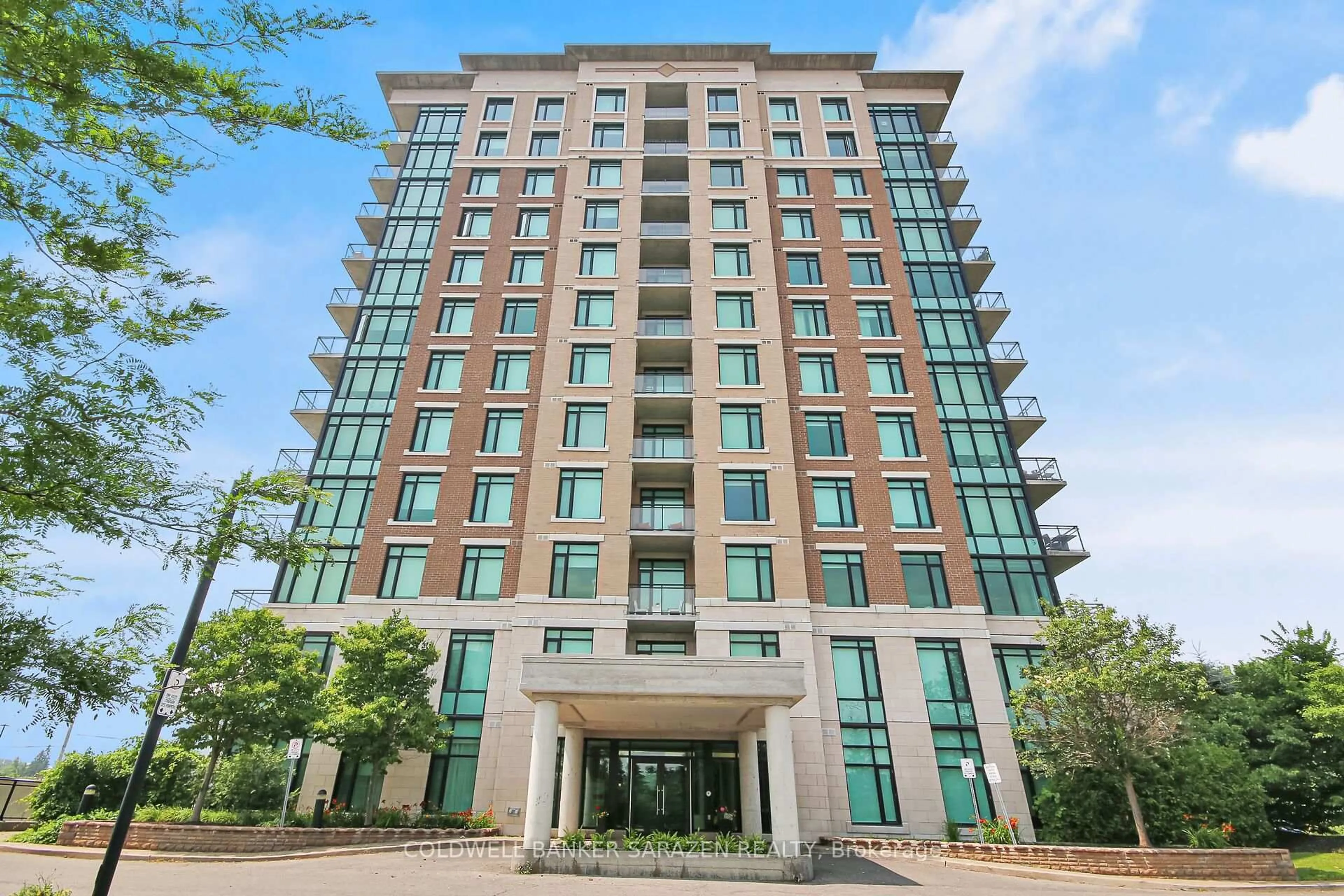 Indoor foyer for 100 Roger Guindon Ave #1105, Ottawa Ontario K1G 3Z7