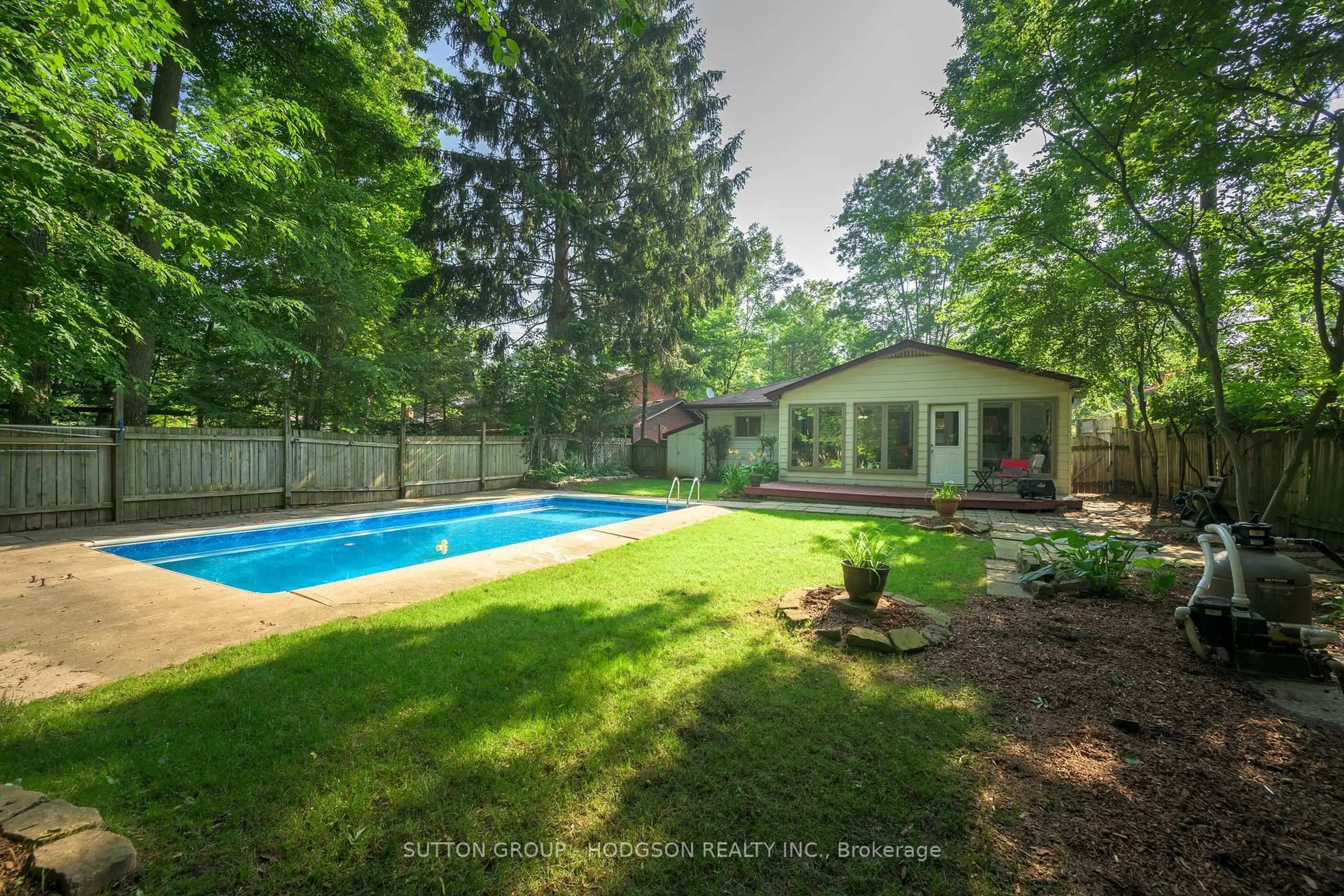 Pool for 499 Belvedere Ave, London South Ontario N6K 2R3