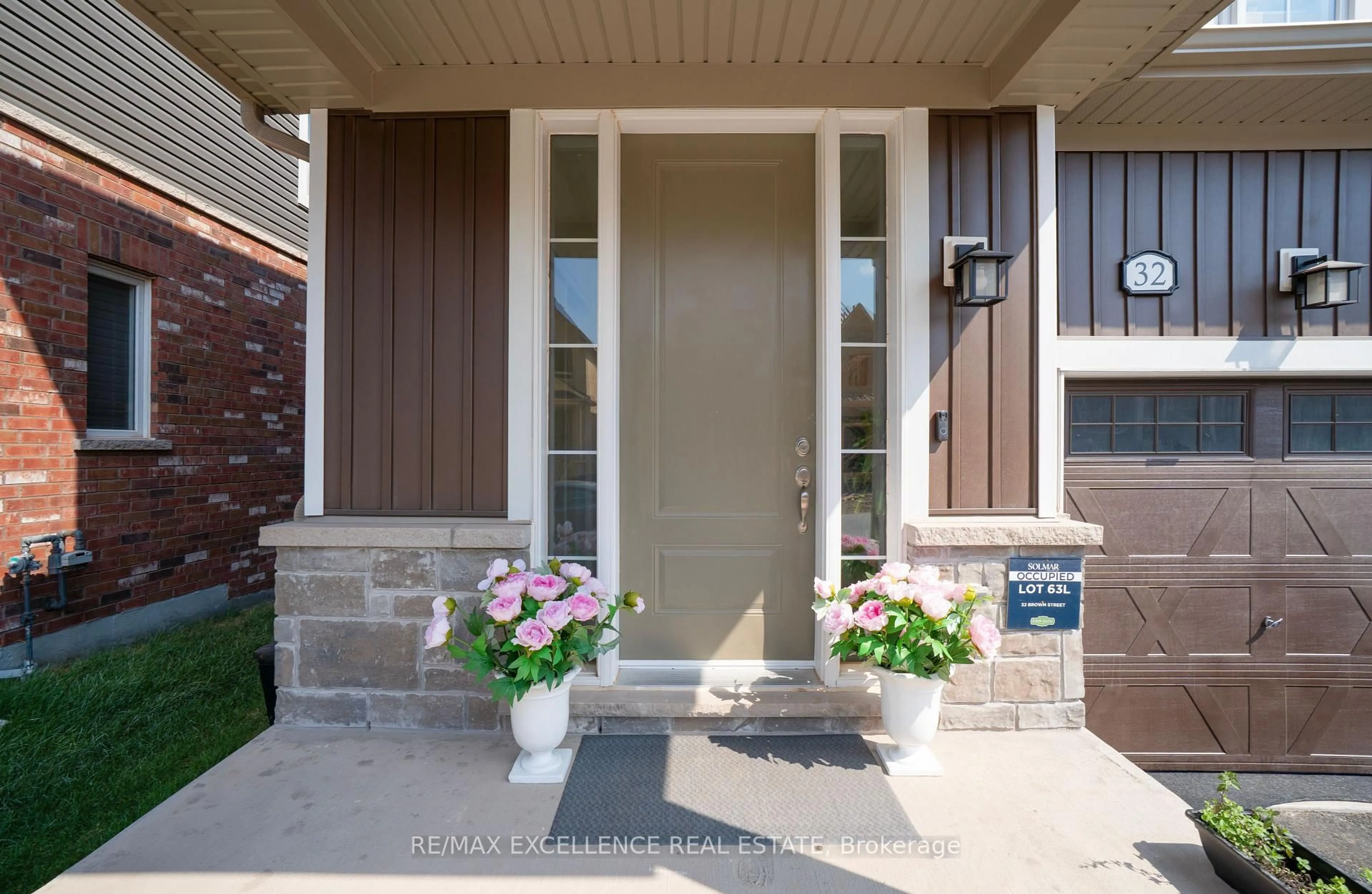 Indoor entryway for 32 Brown St, Erin Ontario N0B 1T0