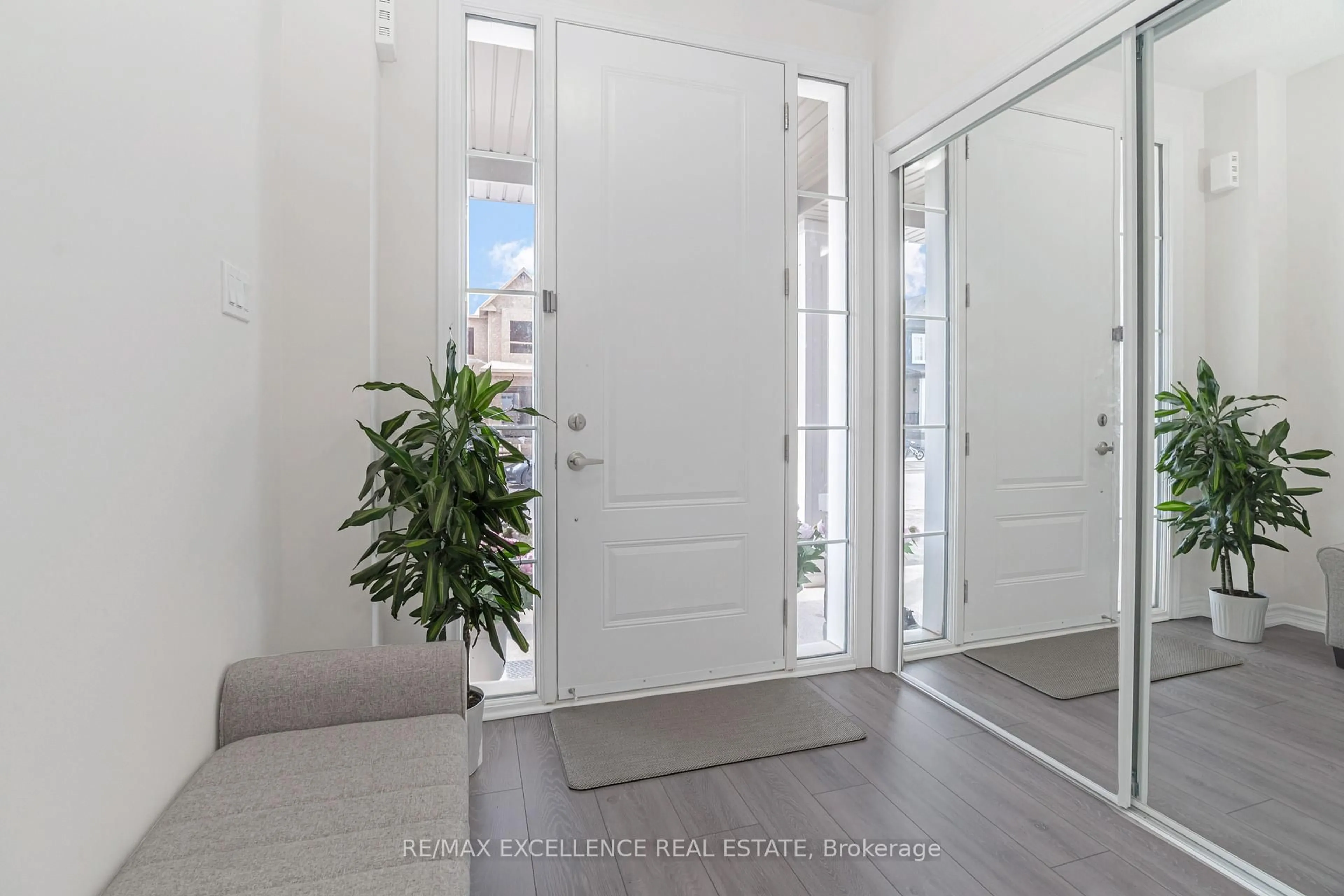 Indoor entryway for 32 Brown St, Erin Ontario N0B 1T0