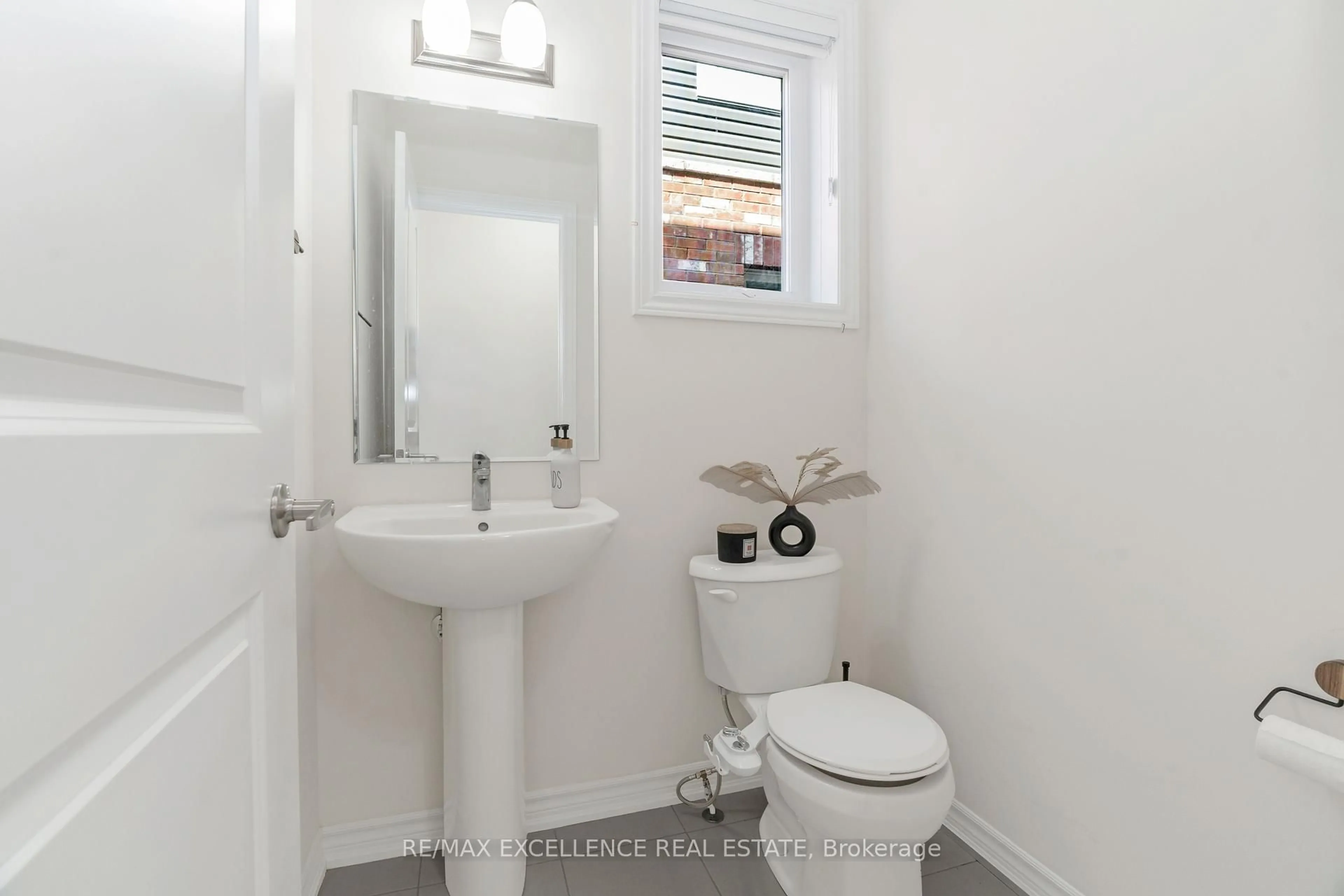 Standard bathroom, unknown for 32 Brown St, Erin Ontario N0B 1T0