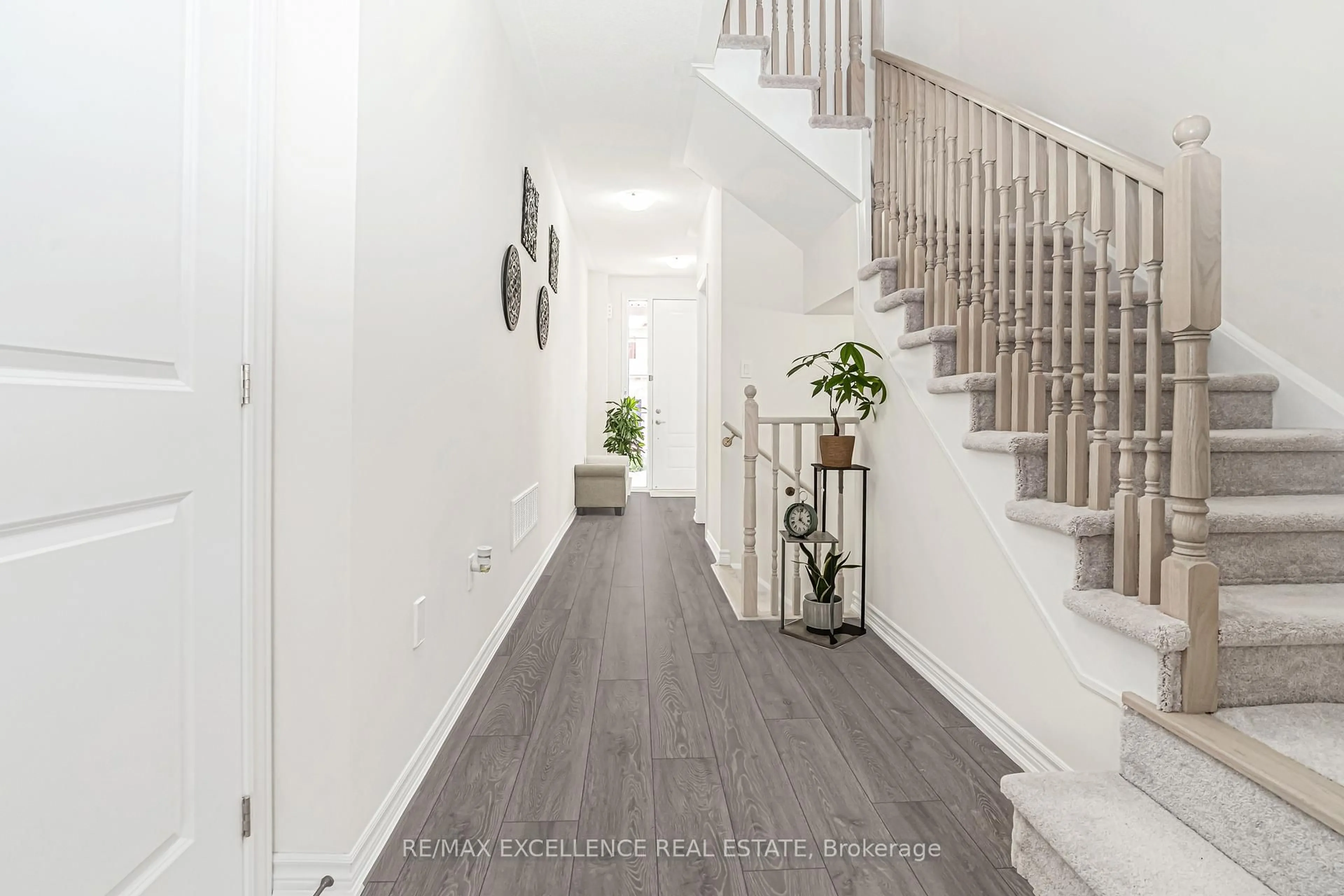 Indoor entryway for 32 Brown St, Erin Ontario N0B 1T0