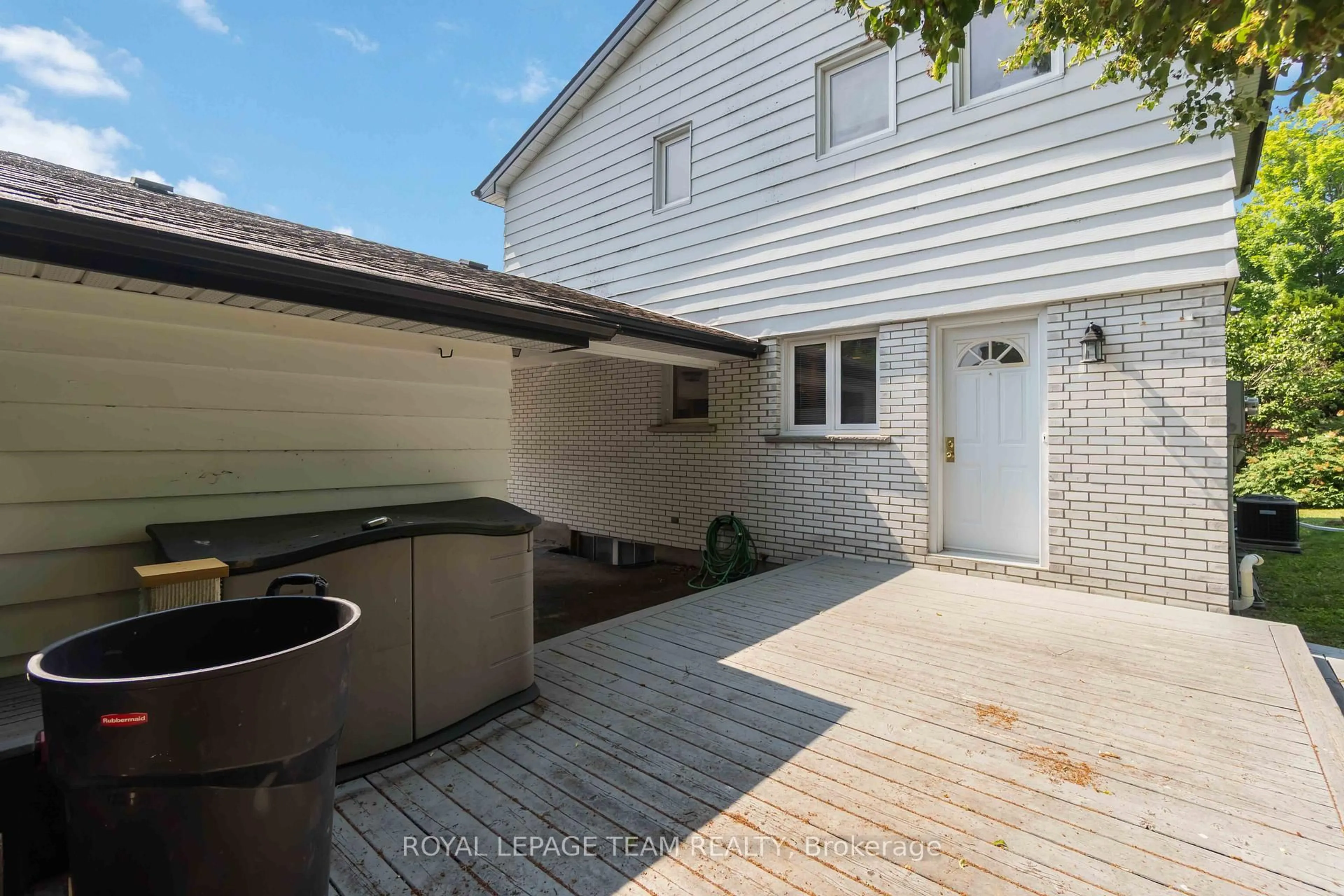 A pic from outside/outdoor area/front of a property/back of a property/a pic from drone, street for 207 Curry St, North Grenville Ontario K0G 1J0