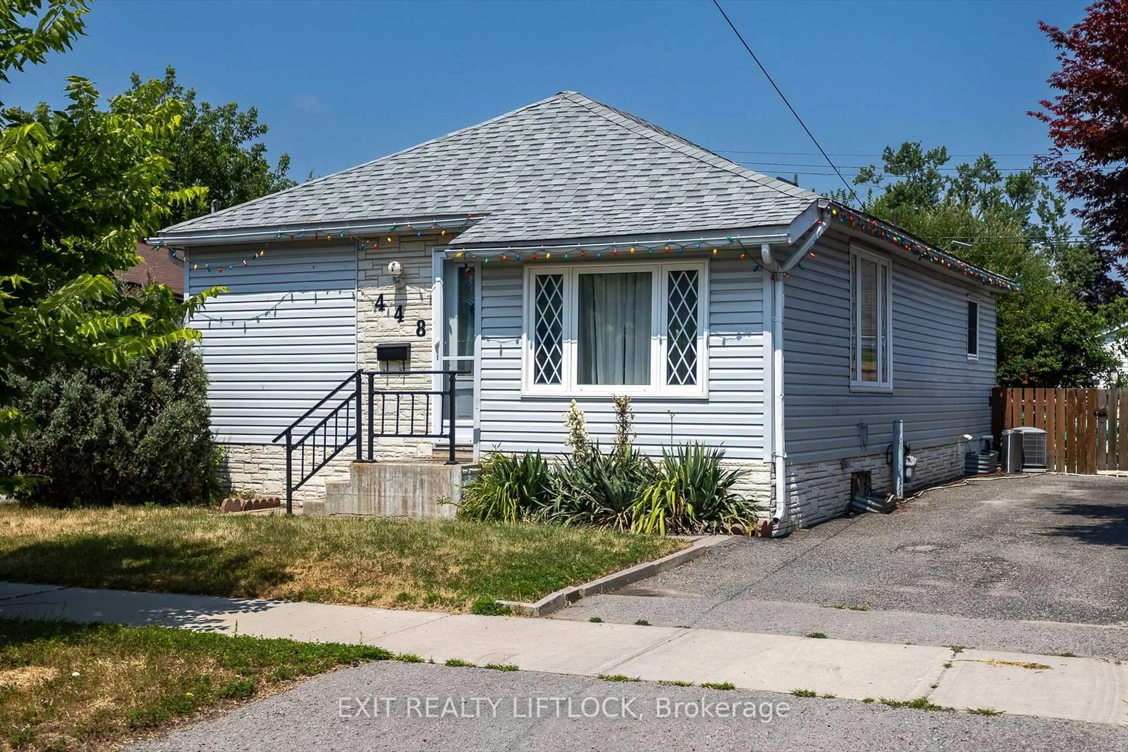 Home with vinyl exterior material, street for 448 Howden St, Peterborough South Ontario K9J 4B3