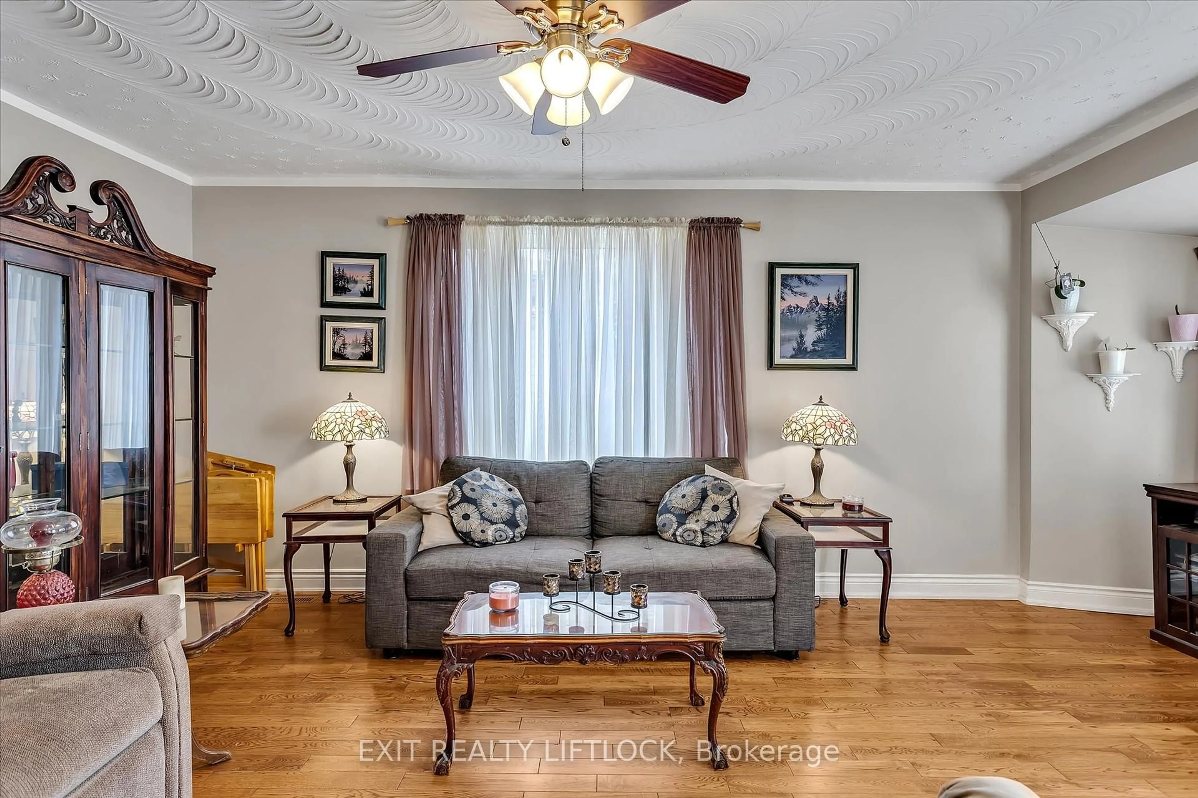Living room with furniture, unknown for 448 Howden St, Peterborough South Ontario K9J 4B3