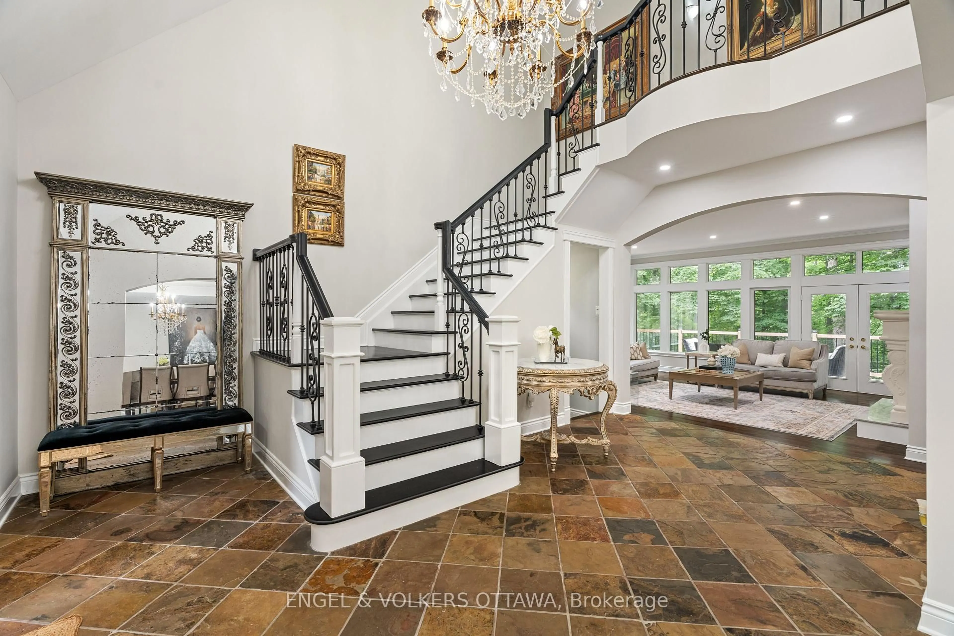Indoor foyer for 1412 HOUSTON Cres, Ottawa Ontario K2W 1B6