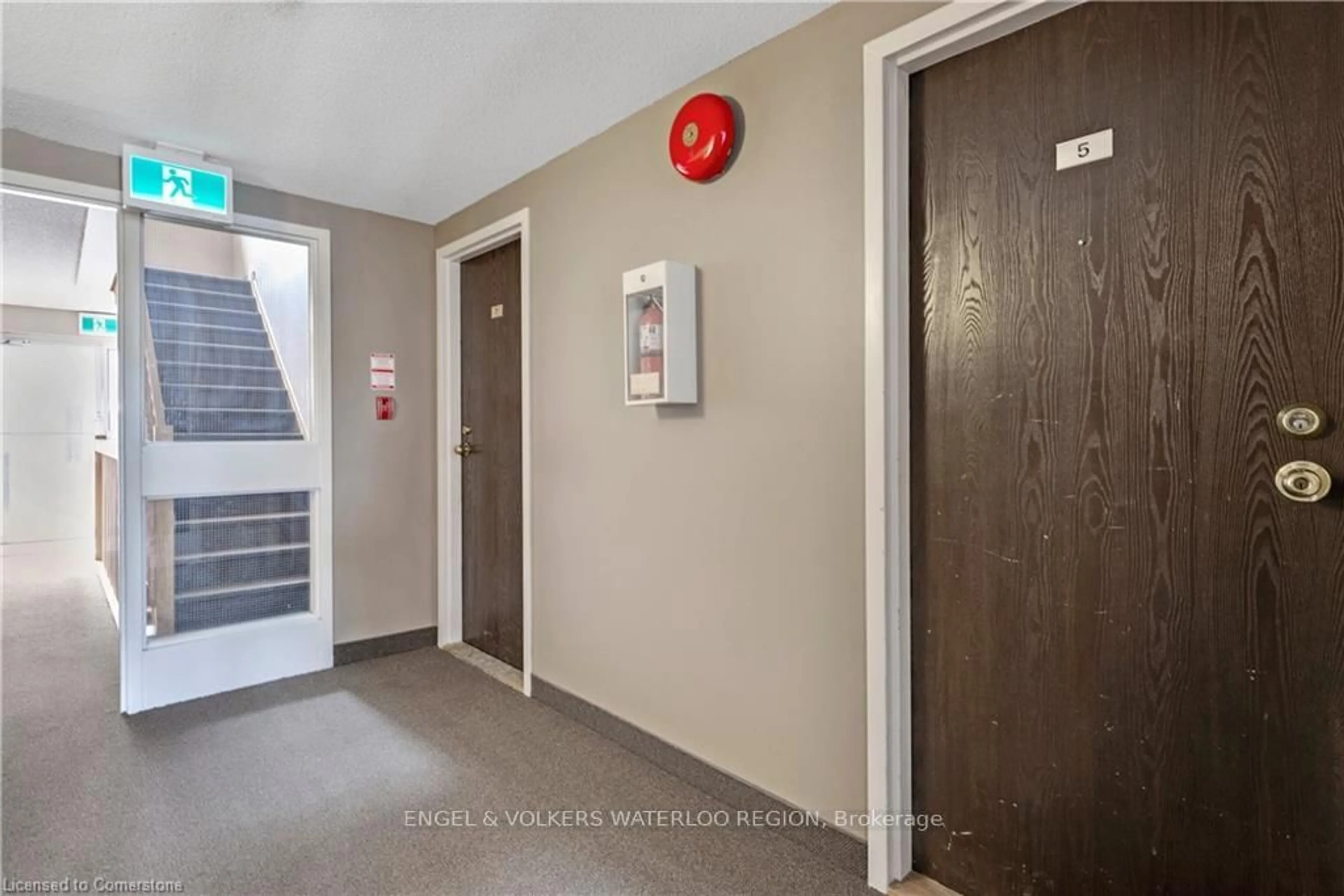 Indoor foyer for 329 Northlake Dr #5, Waterloo Ontario N2V 1Z1