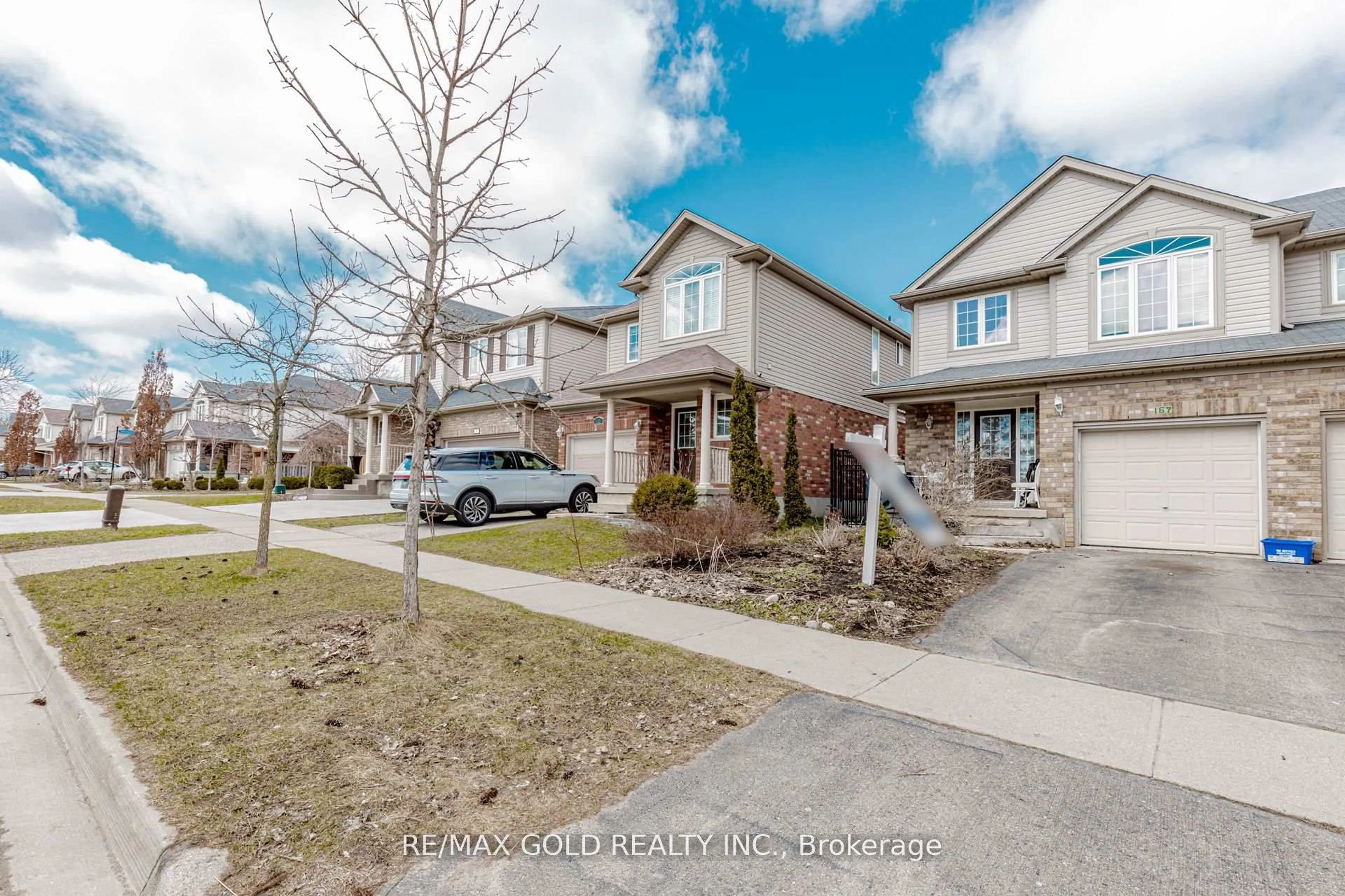 A pic from outside/outdoor area/front of a property/back of a property/a pic from drone, street for 167 Sims Estate Dr, Kitchener Ontario N2A 0A6