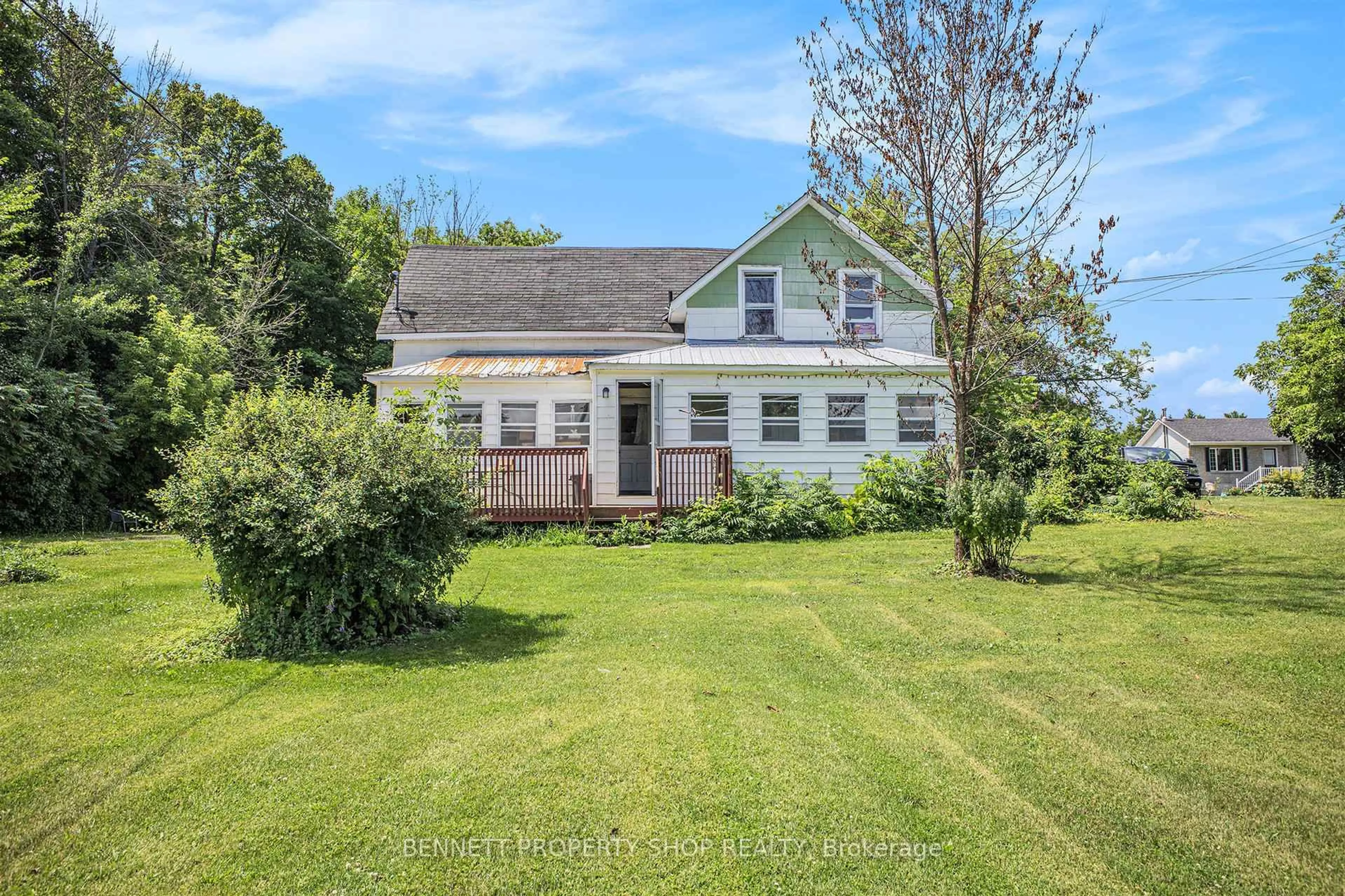 A pic from outside/outdoor area/front of a property/back of a property/a pic from drone, street for 145 Sarah St, Braeside Ontario K0A 1G0