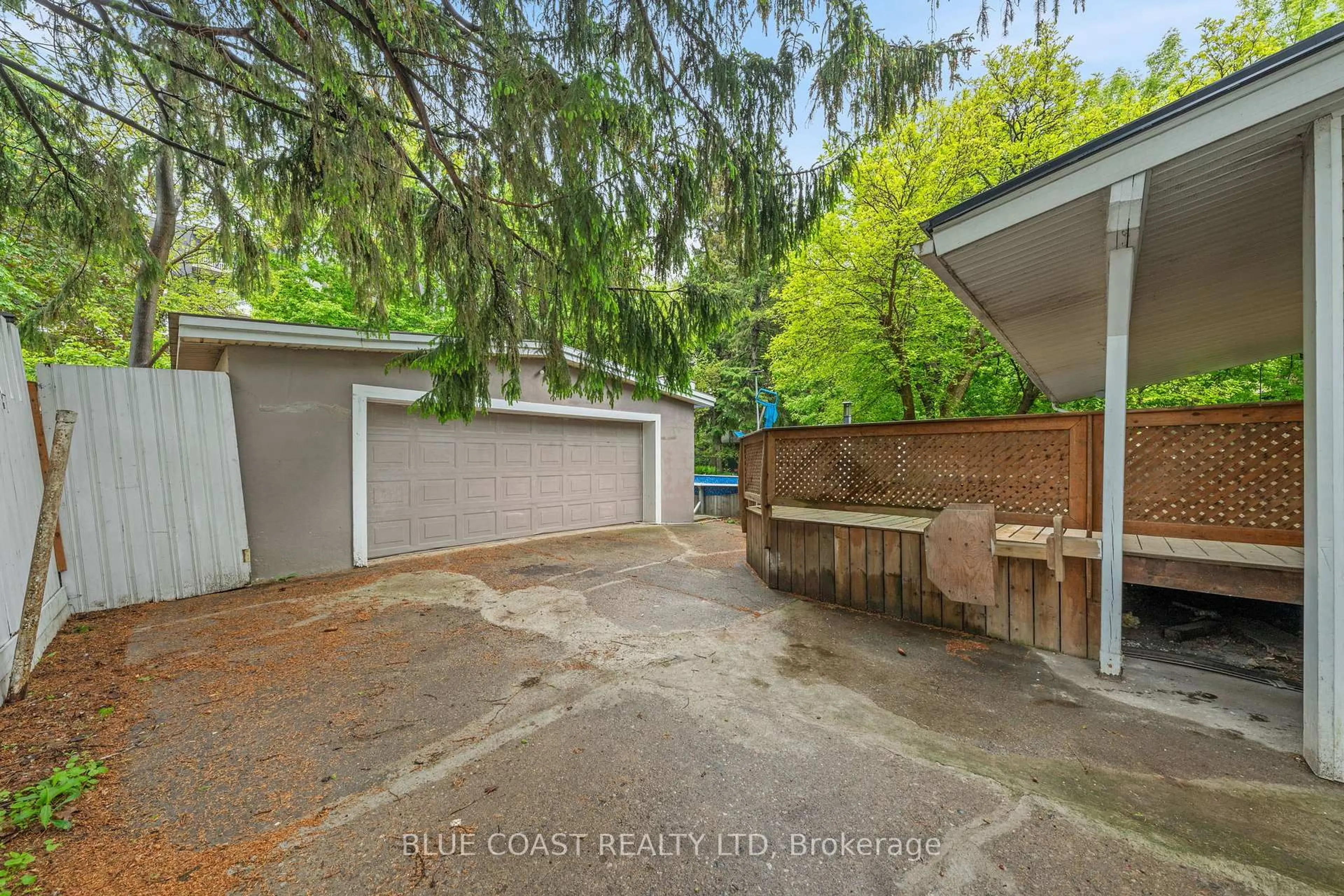 Patio, street for 156 Queen St, Sarnia Ontario N7T 2R1