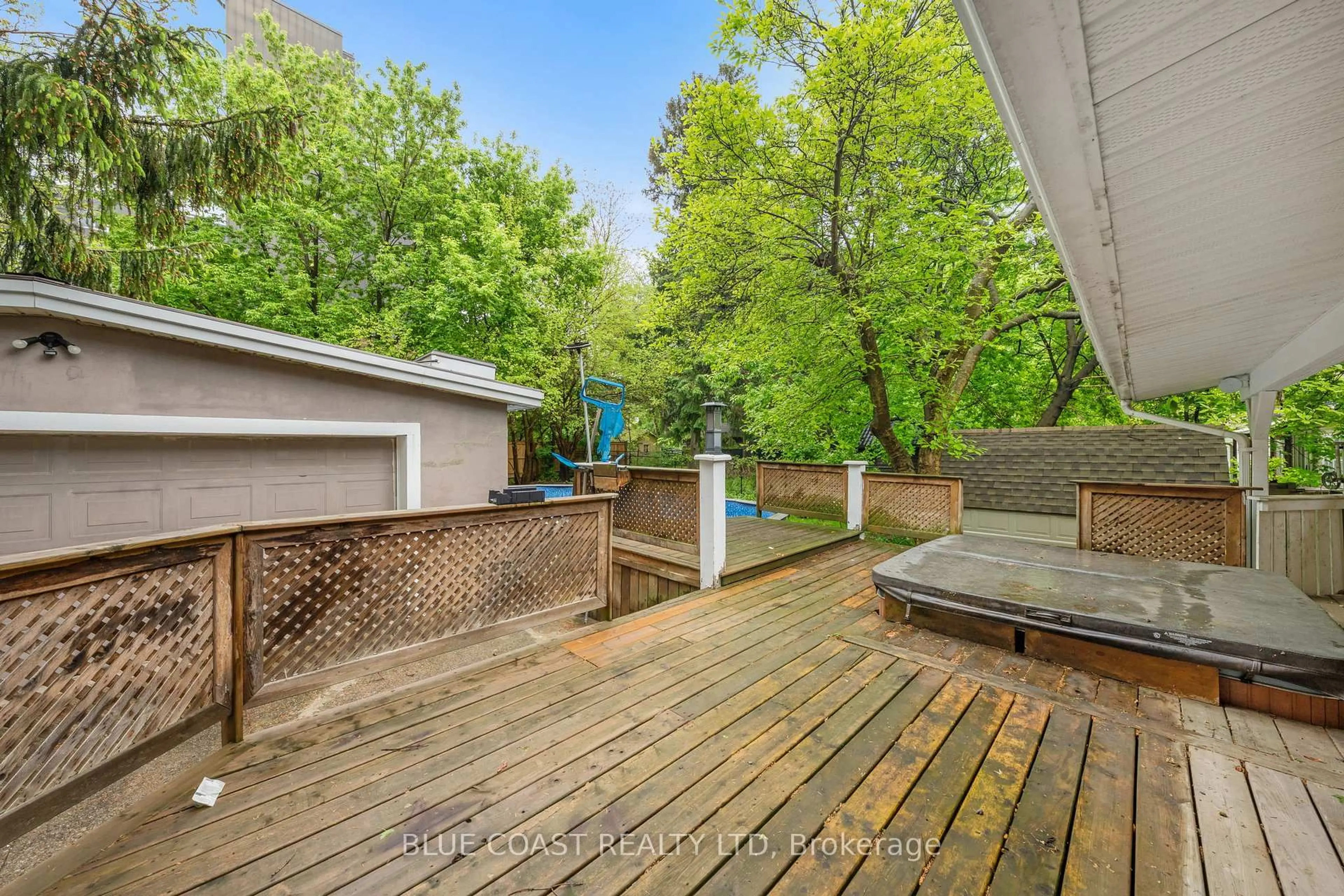 Patio, forest/trees view for 156 Queen St, Sarnia Ontario N7T 2R1