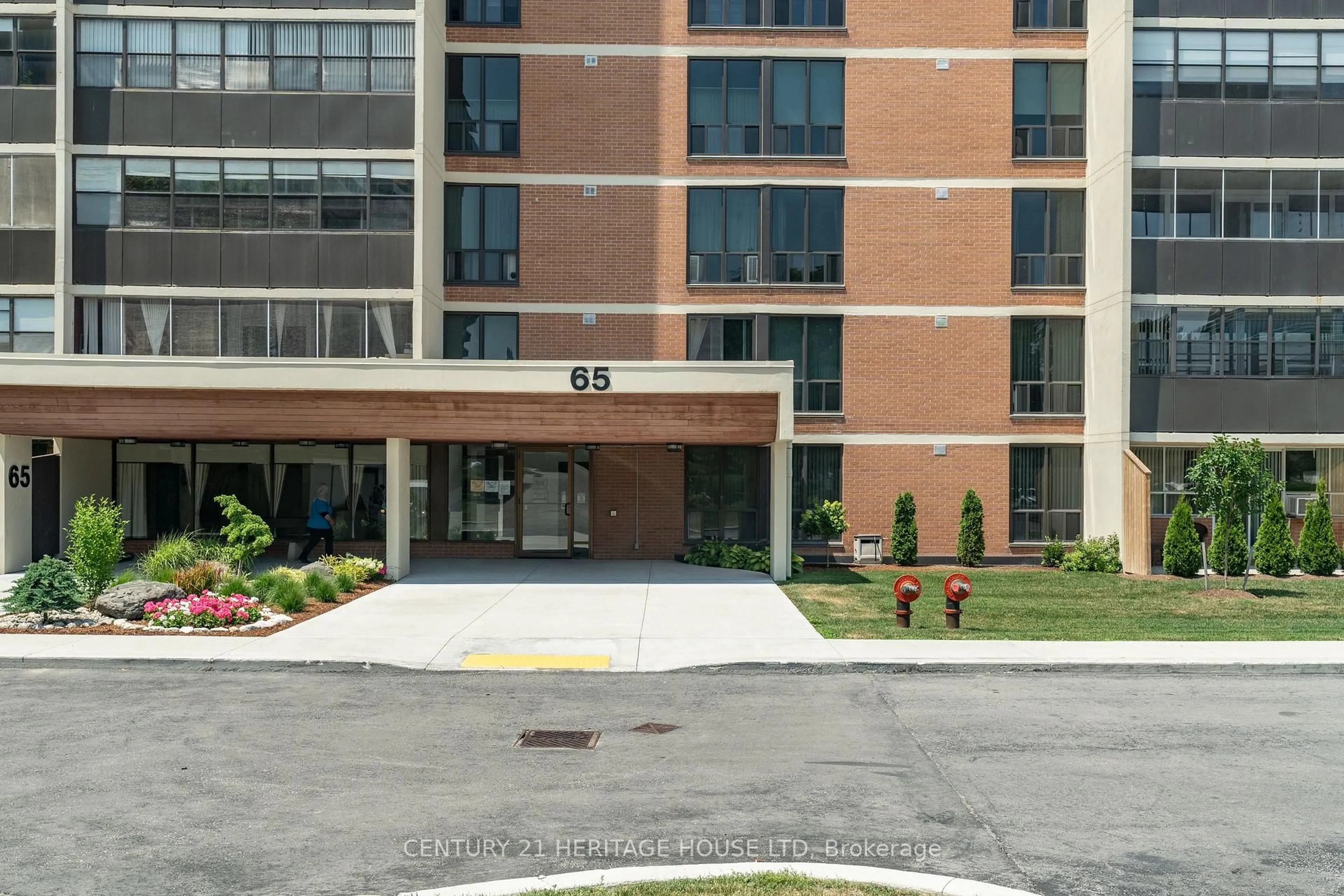 Indoor foyer for 65 Westmount Rd #110, Waterloo Ontario N2L 5G6