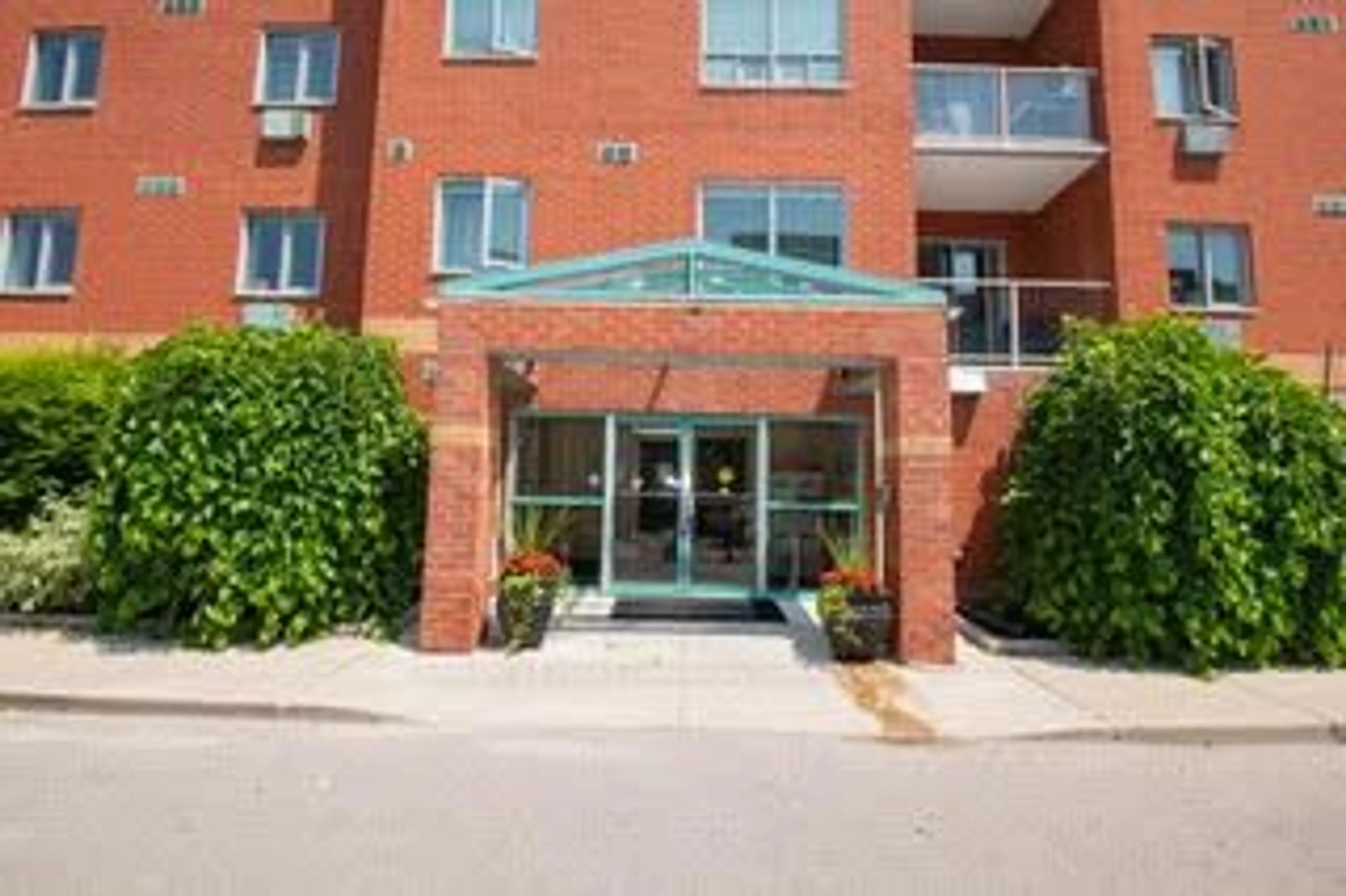 Indoor foyer for 77 Baseline Rd #405, London South Ontario N6J 1V5