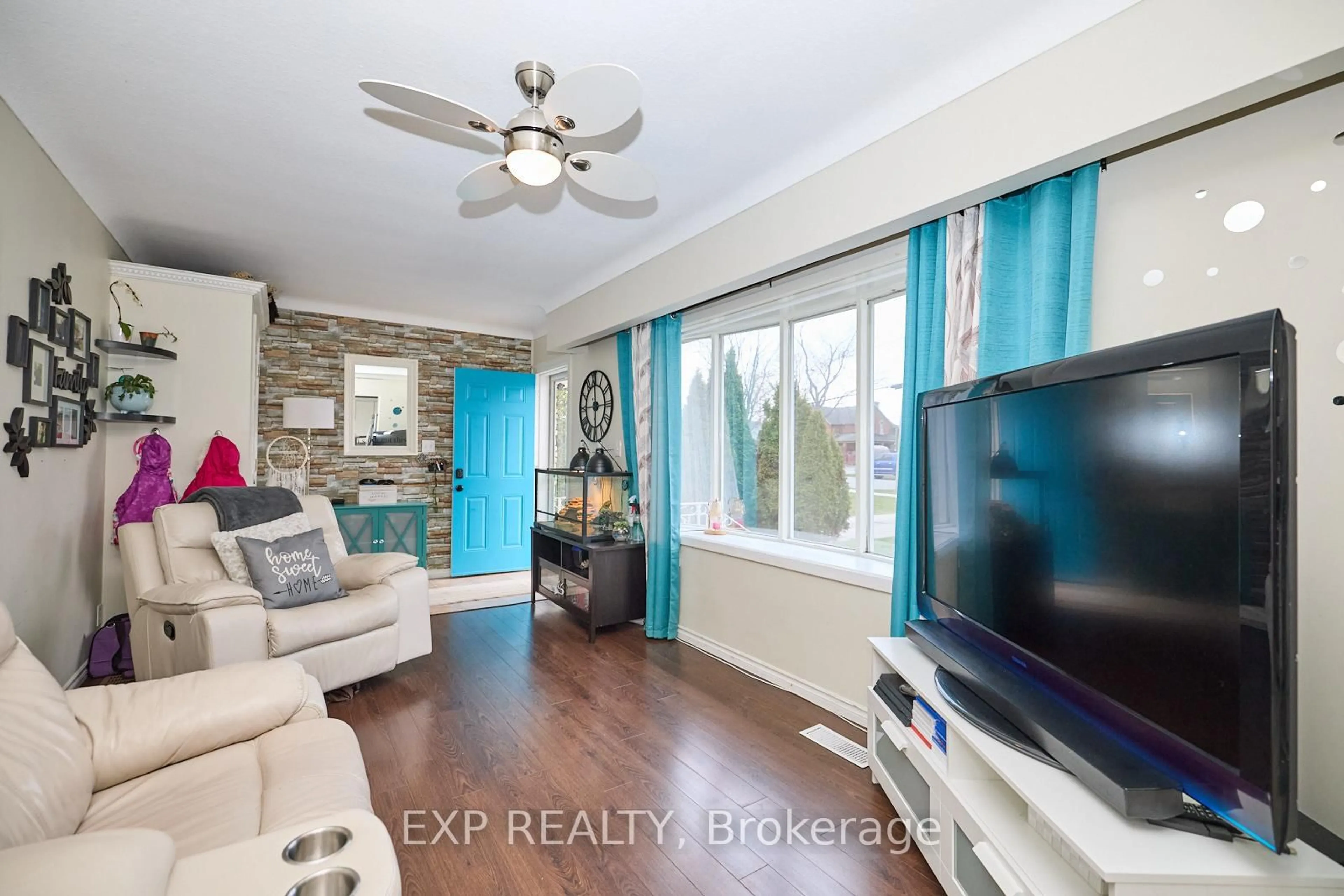 Living room with furniture, wood/laminate floor for 42 Louth St, St. Catharines Ontario L2S 2T4