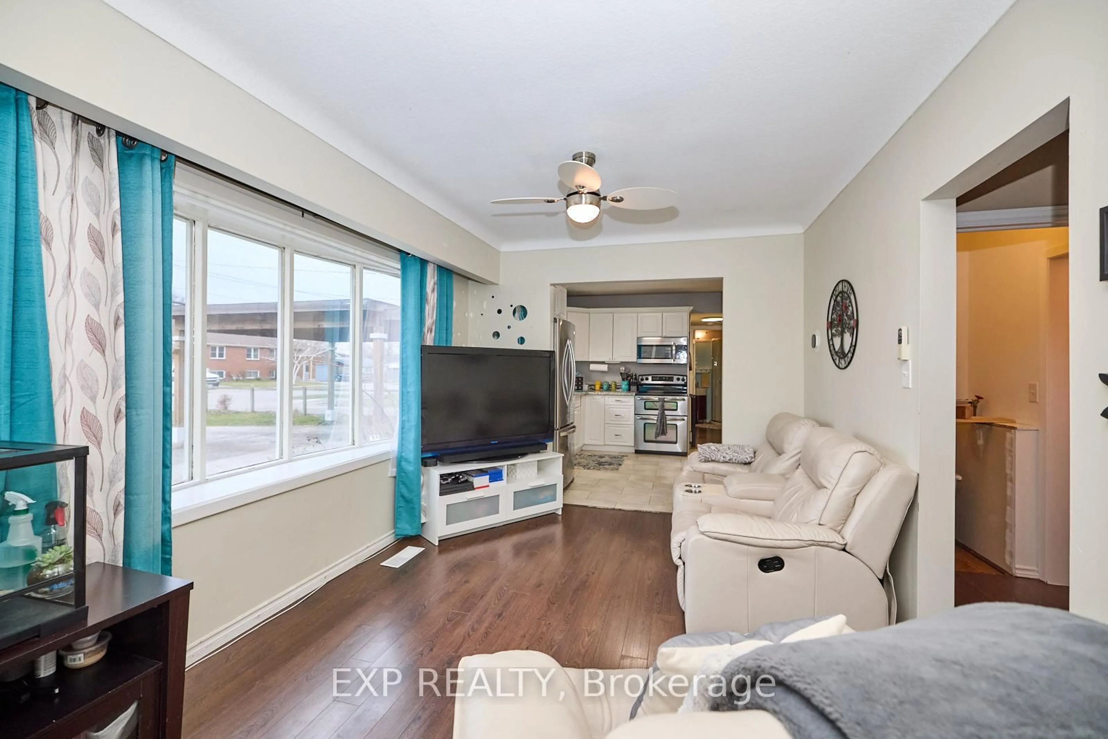 Living room with furniture, wood/laminate floor for 42 Louth St, St. Catharines Ontario L2S 2T4