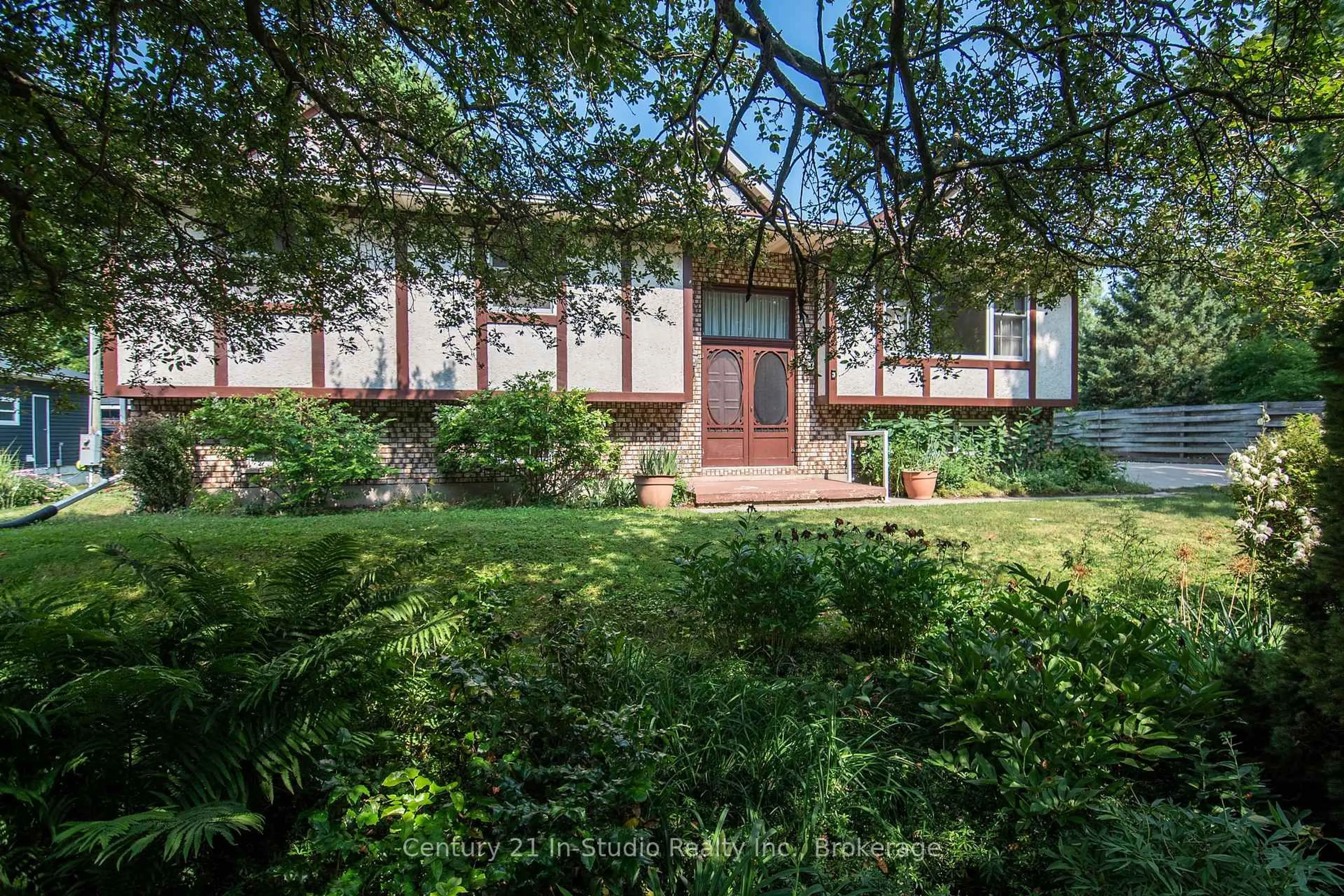 A pic from outside/outdoor area/front of a property/back of a property/a pic from drone, street for 3 Gladstone St, Huron-Kinloss Ontario N0G 2R0