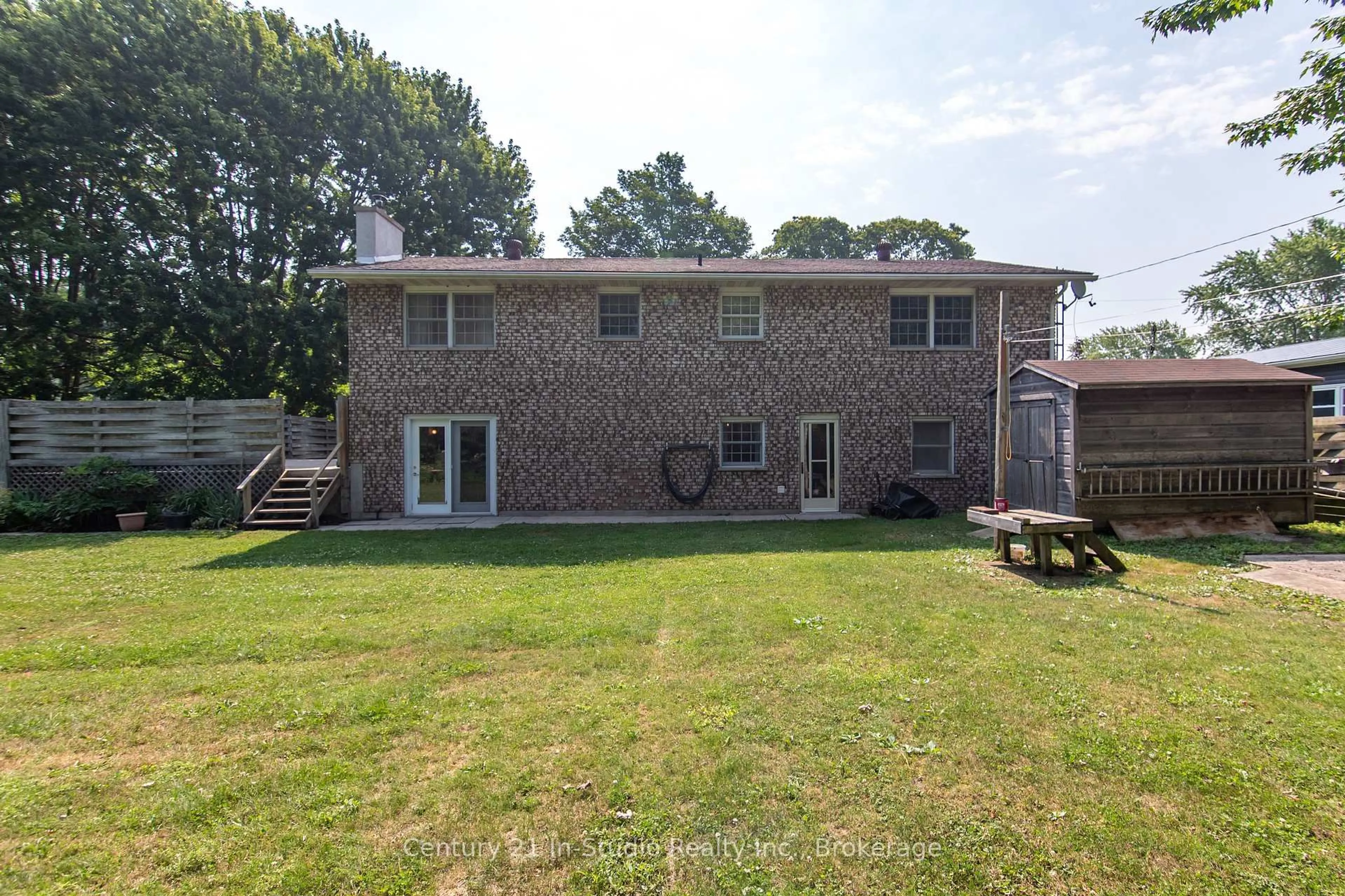 A pic from outside/outdoor area/front of a property/back of a property/a pic from drone, unknown for 3 Gladstone St, Huron-Kinloss Ontario N0G 2R0