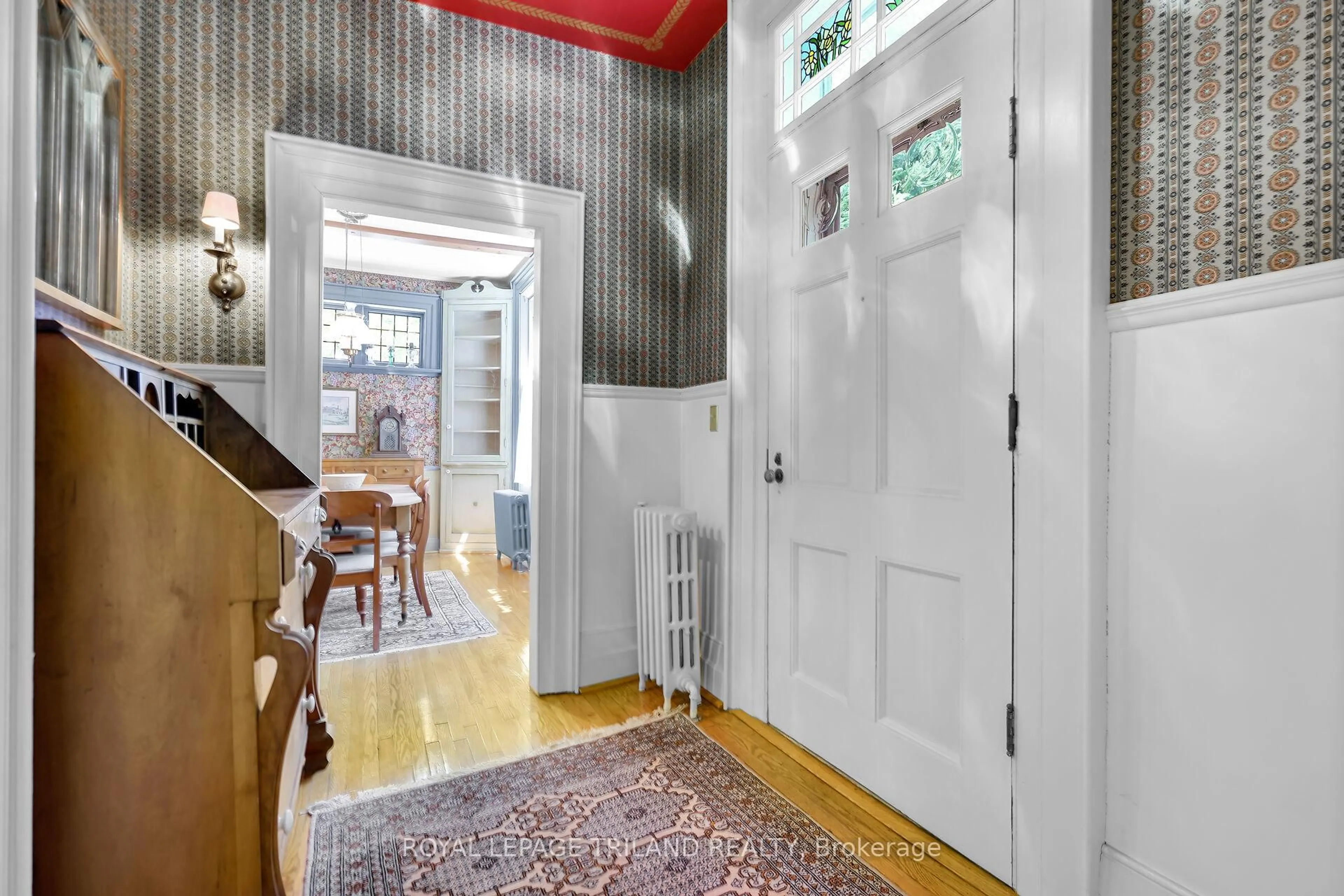 Indoor entryway for 249 Halls Mill Rd, London South Ontario N6K 2L3