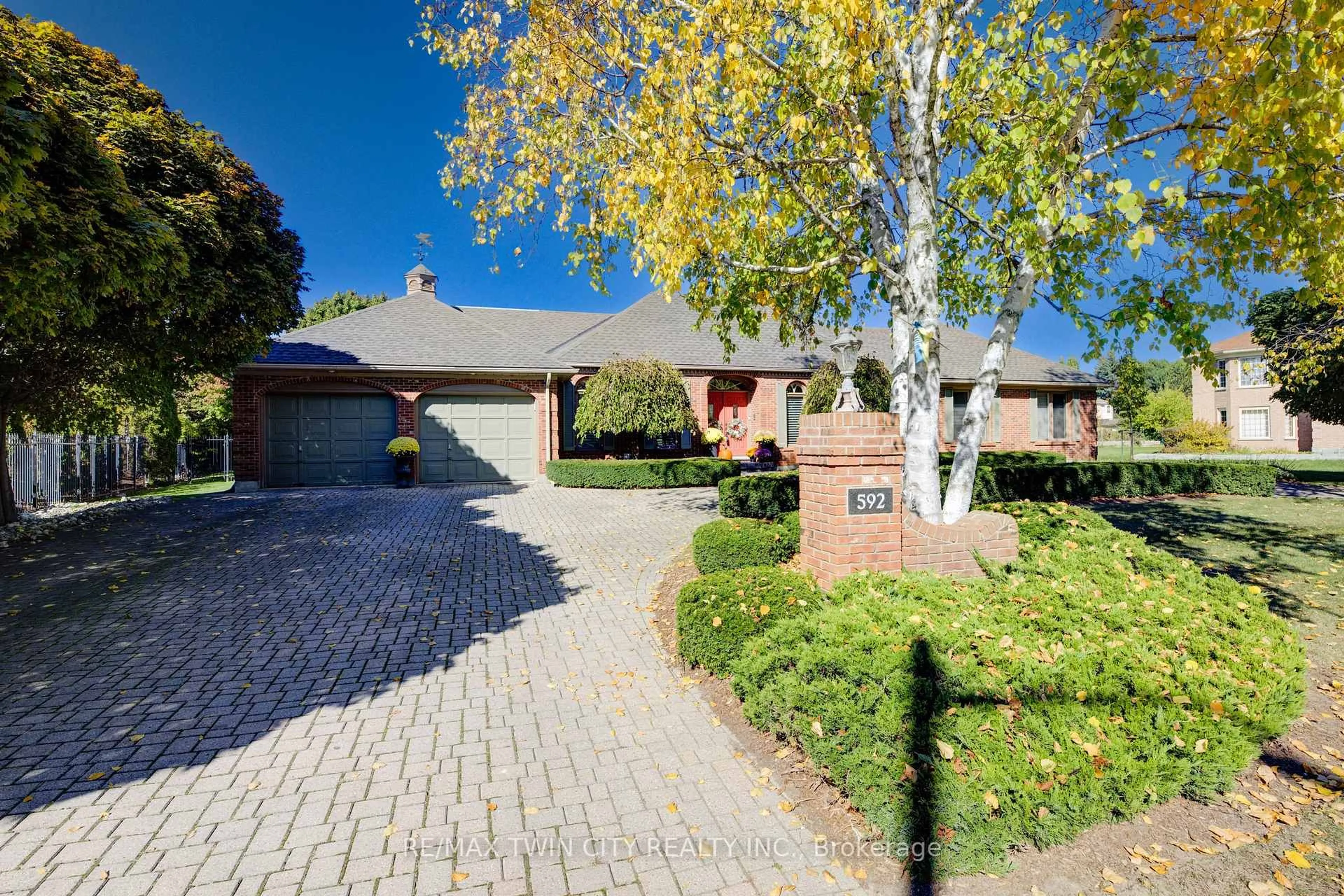 A pic from outside/outdoor area/front of a property/back of a property/a pic from drone, street for 592 Manorwood Crt, Waterloo Ontario N2K 3L7
