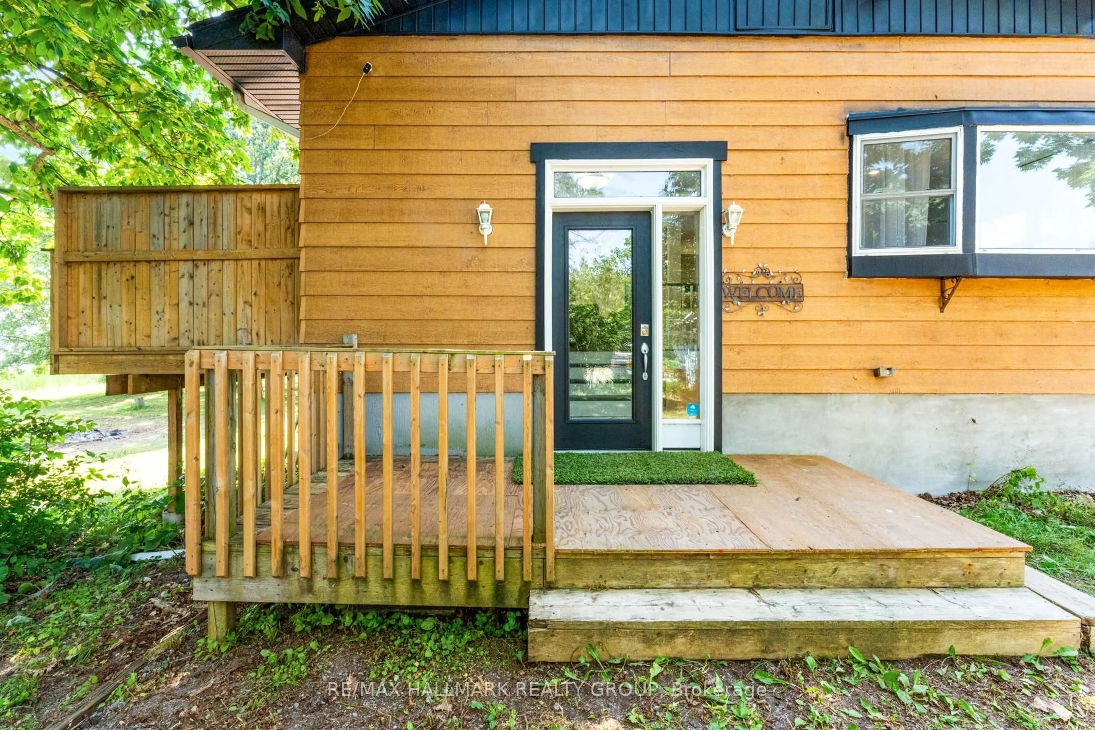 Patio, street for 225 Johnson Bay Lane, Gananoque Ontario K7G 2V6