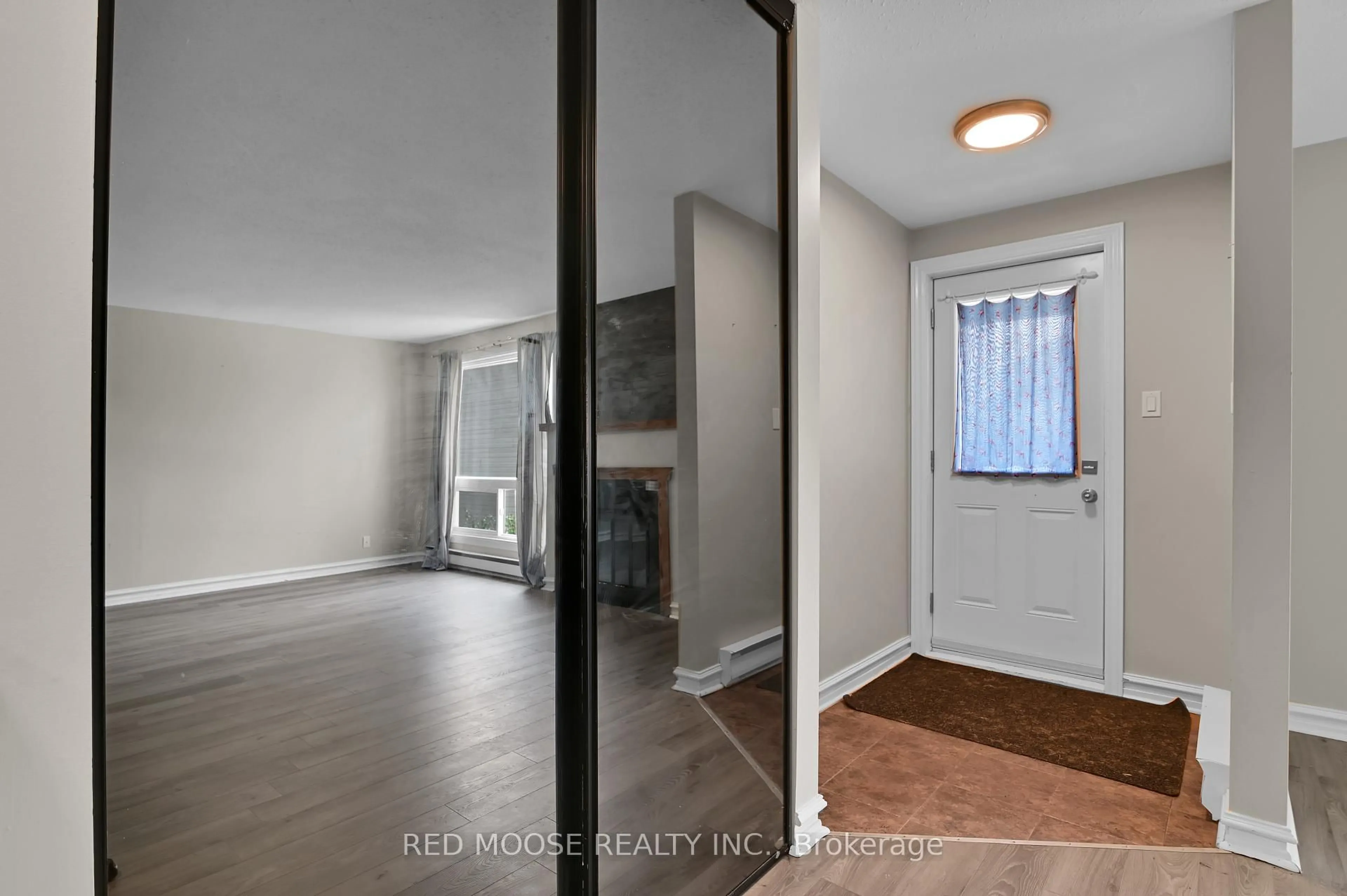 Indoor entryway for 782 St. Andre Dr #36A, Ottawa Ontario K1C 4R7