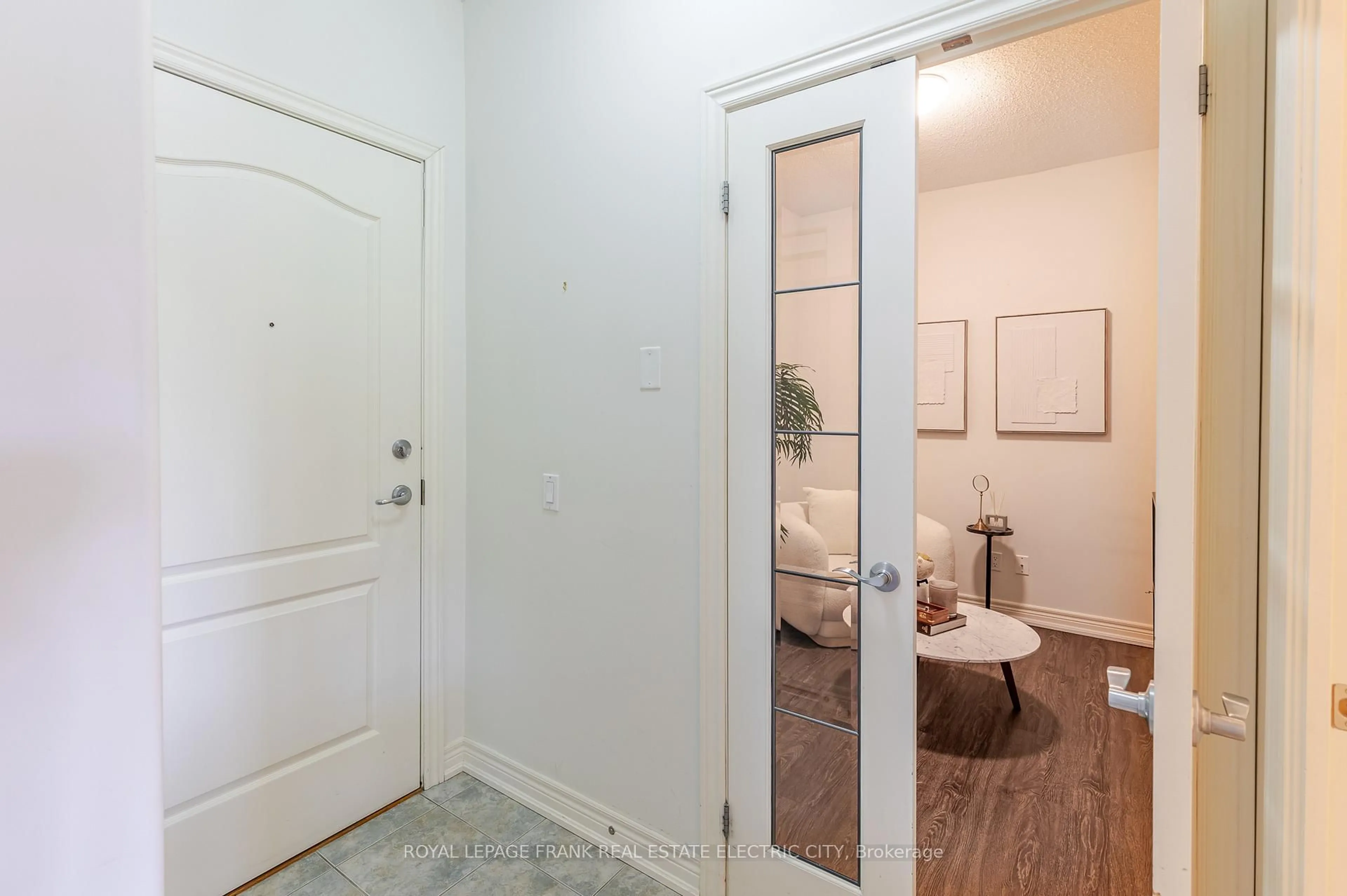 Indoor entryway for 869 Clonsilla Ave #217, Peterborough West Ontario K9J 0B7